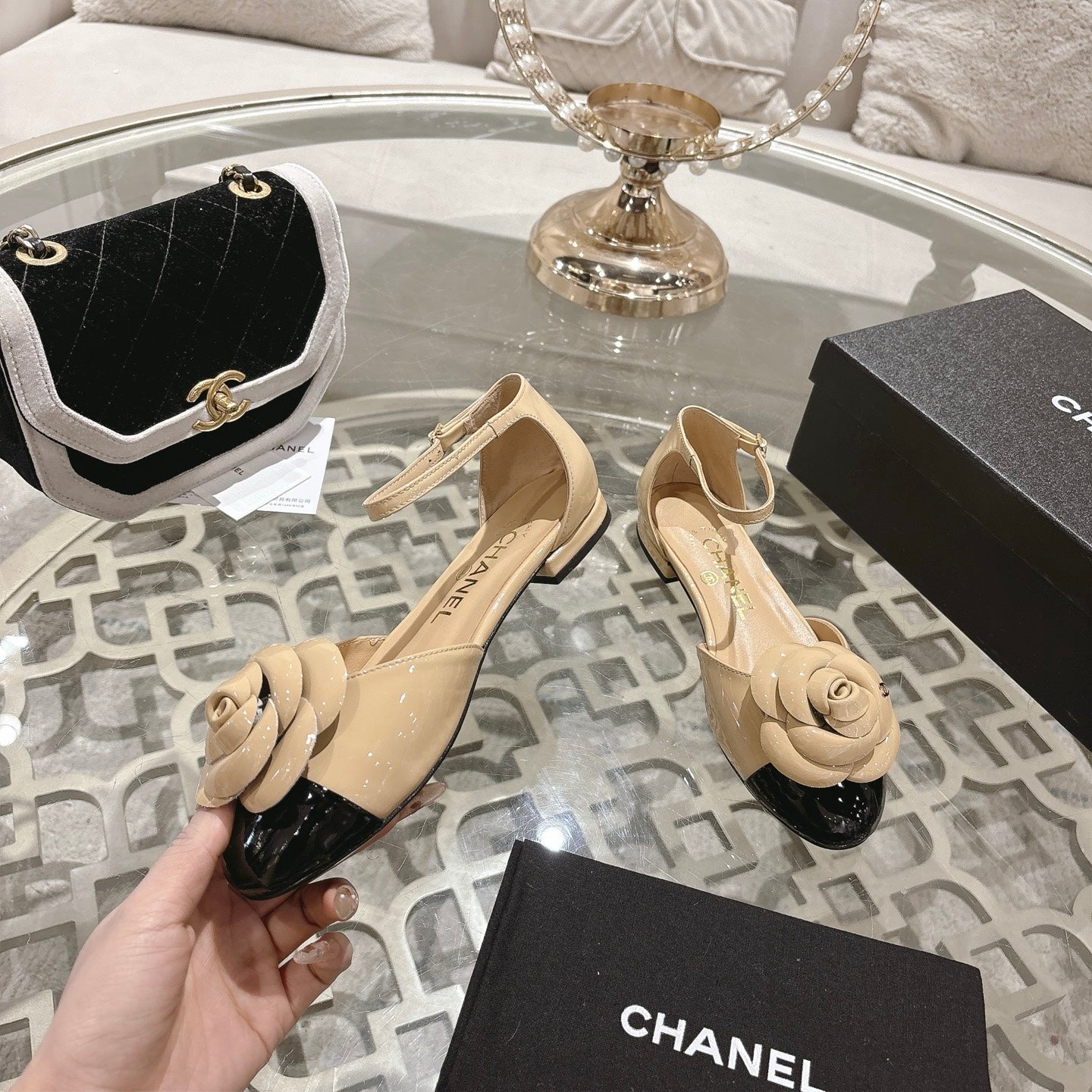 CC 26s Camellia Hollow Sandals Beige Patent Leather 736522