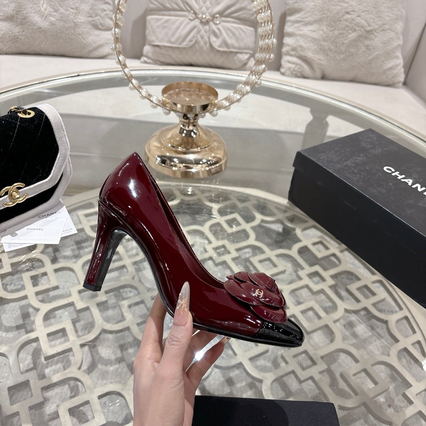 CC 26s Camellia Round Toe Pump 8.5cm Black Burgundy Patent Leather 736531