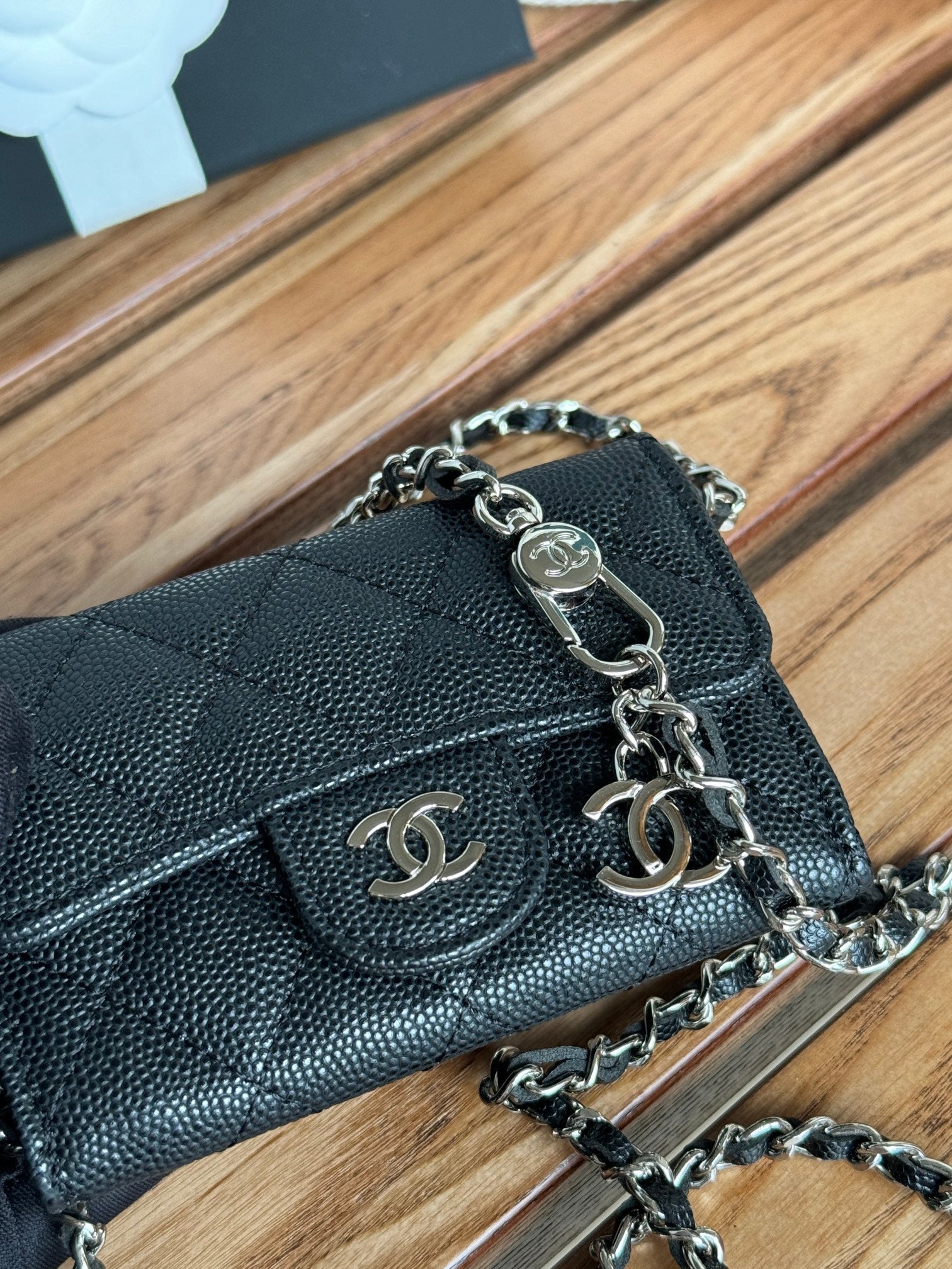 CC 24 Classic Wallet On Chain 11cm Black Sliver Metal Caviar 240668