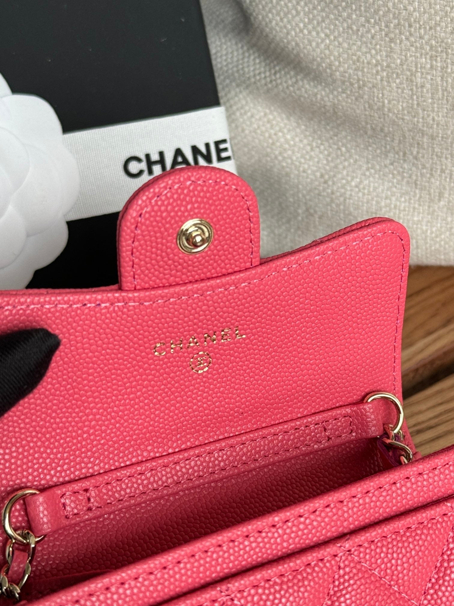 CC 24 Classic Wallet On Chain 11cm PInk Caviar Leather 240672