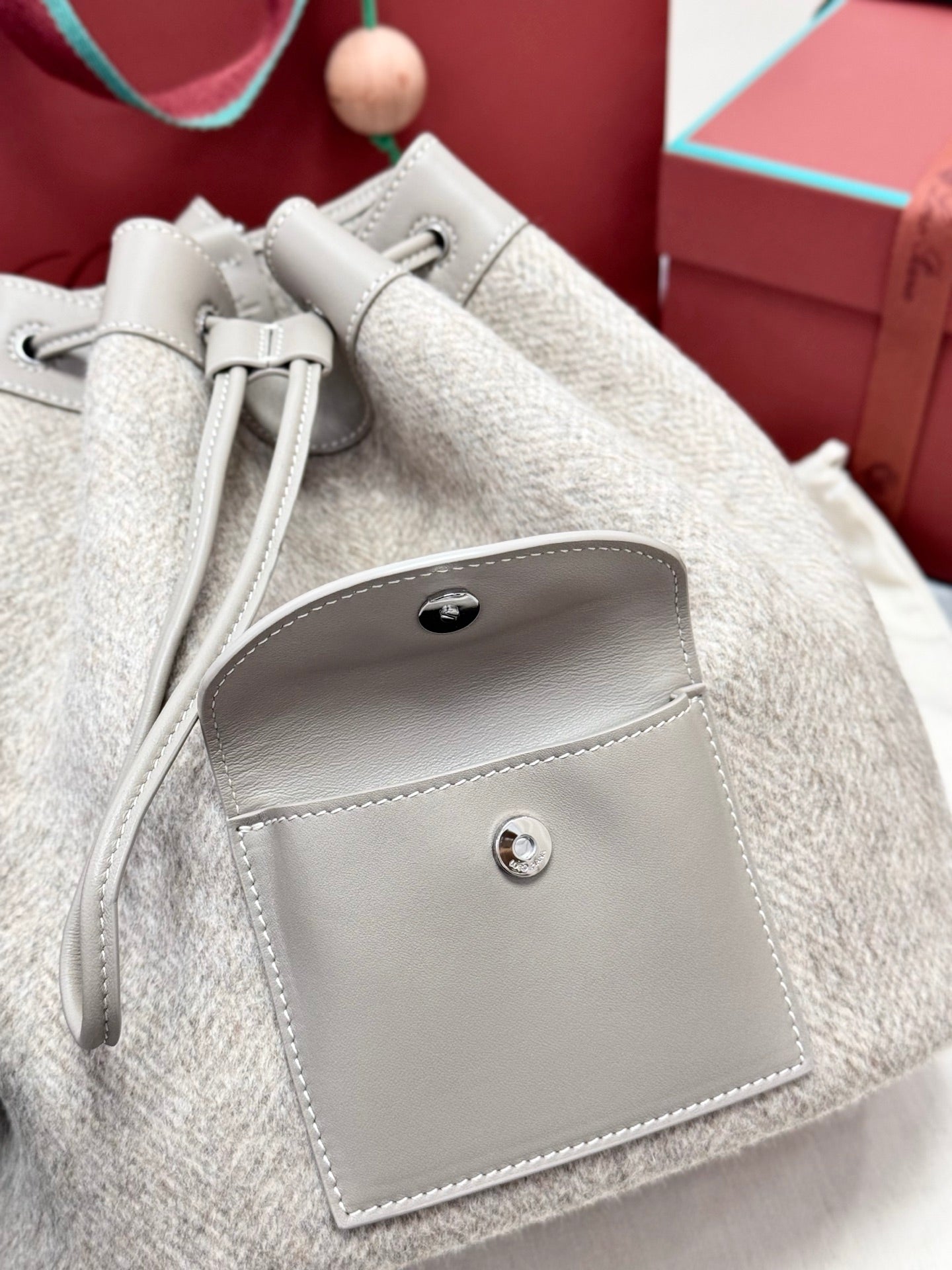 LP Extra Drawstring Backpack L27 Grey Wool Leather