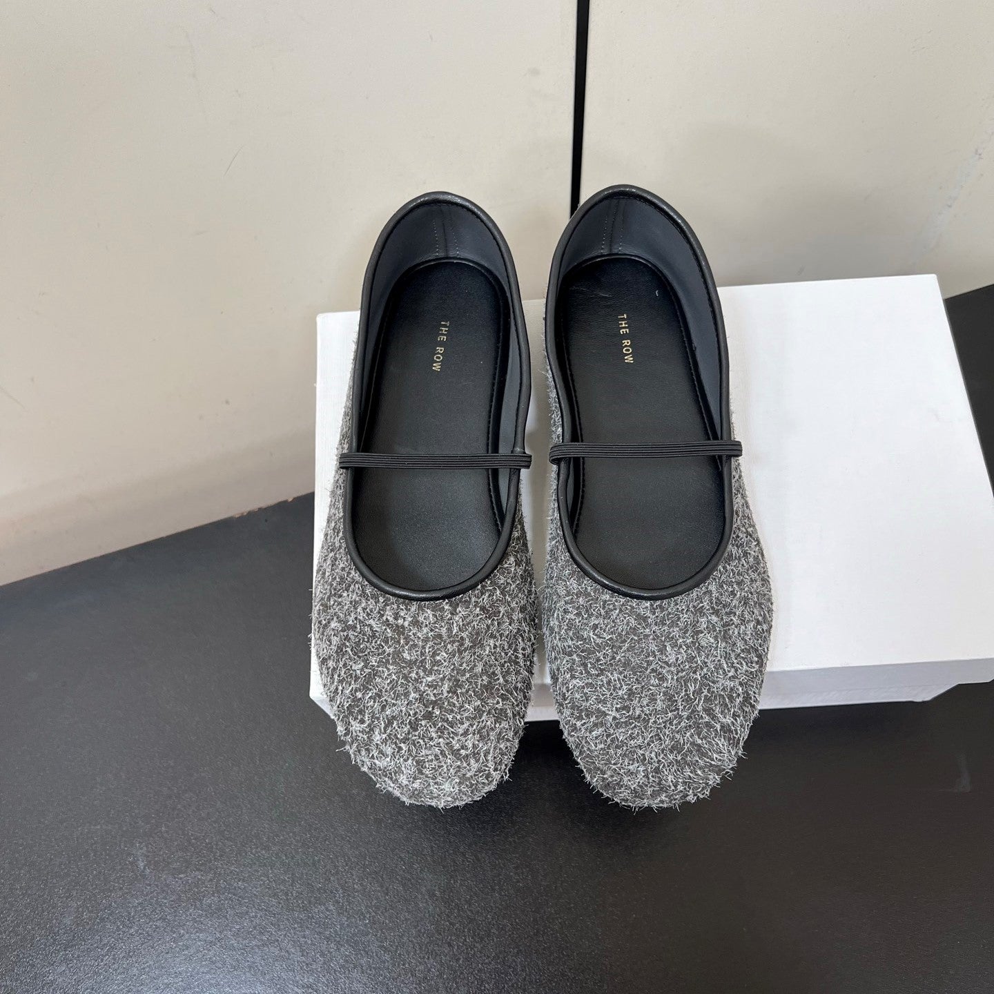 The Row Elastic Ballet Flats Light Grey Sheepskin 339992