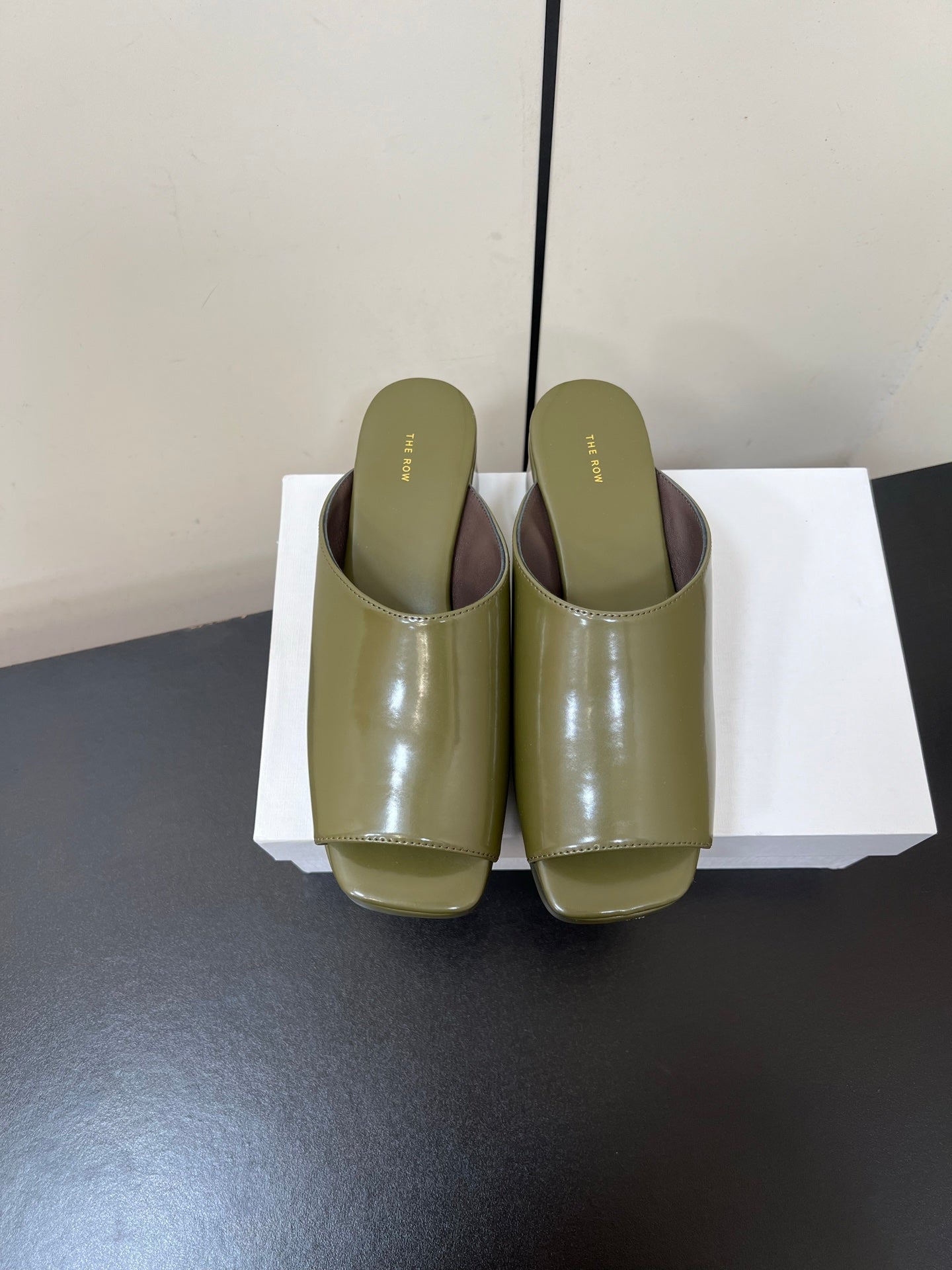 The Row Emi Flatform Sandal 50mm Olive Patent Leather 340004