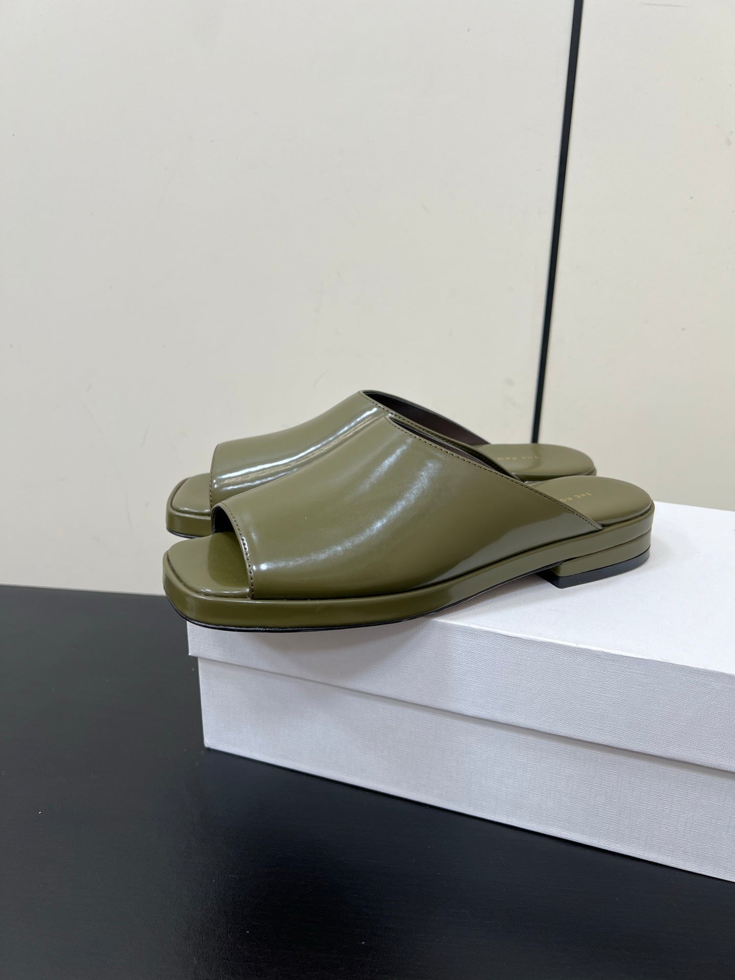 The Row Emi Flatform Sandal 25mm Olive Patent Leather 340006