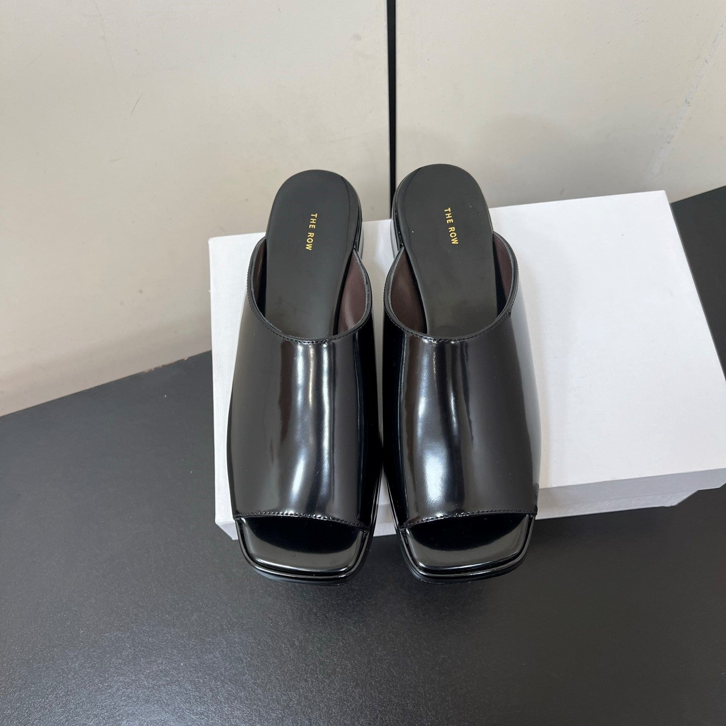 The Row Emi Flatform Sandal 25mm Black Patent Leather 340007
