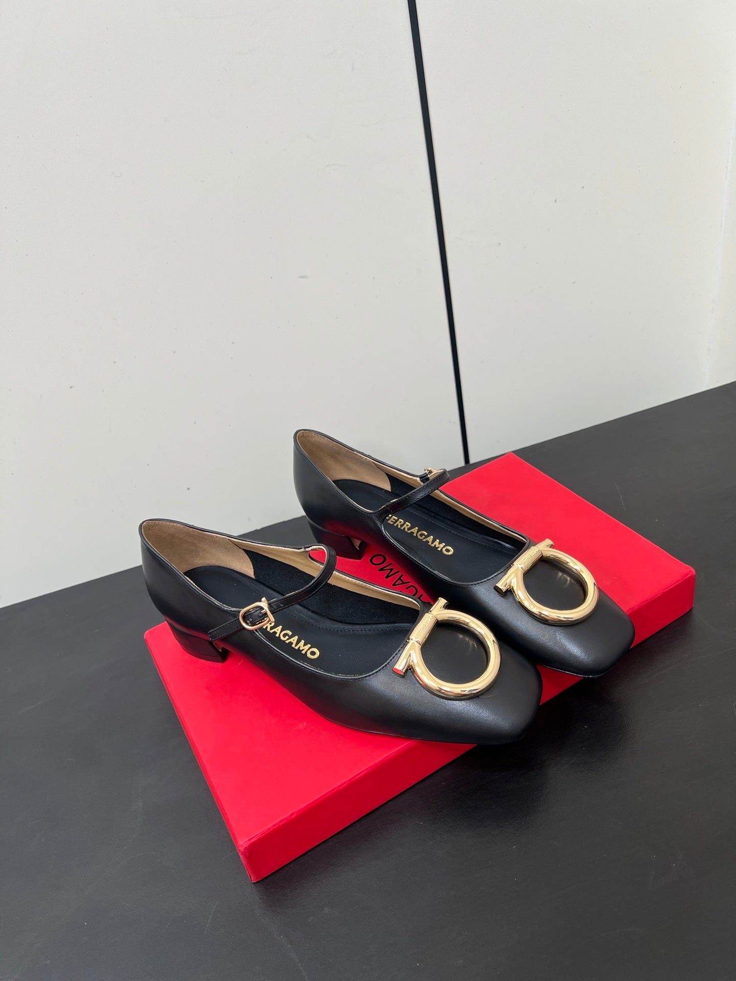 Ferragamo Maxi Gancini Pump Black Sheepskin 619029
