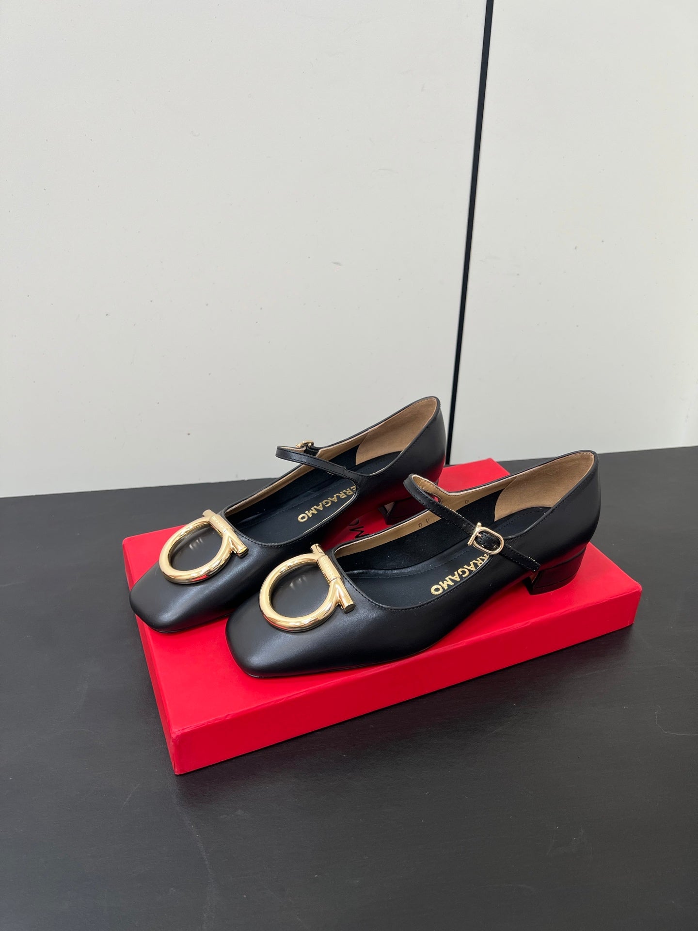 Ferragamo Maxi Gancini Pump Black Sheepskin 619029