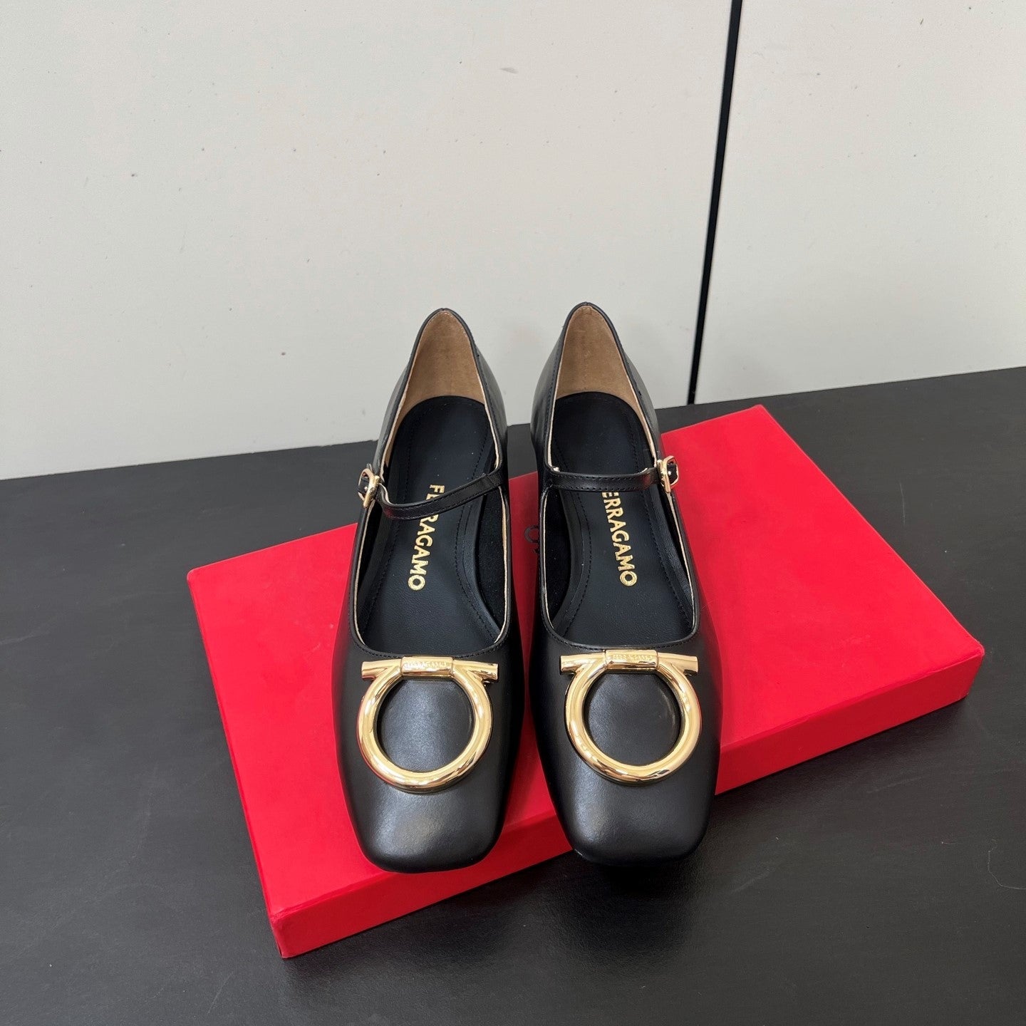 Ferragamo Maxi Gancini Pump Black Sheepskin 619029