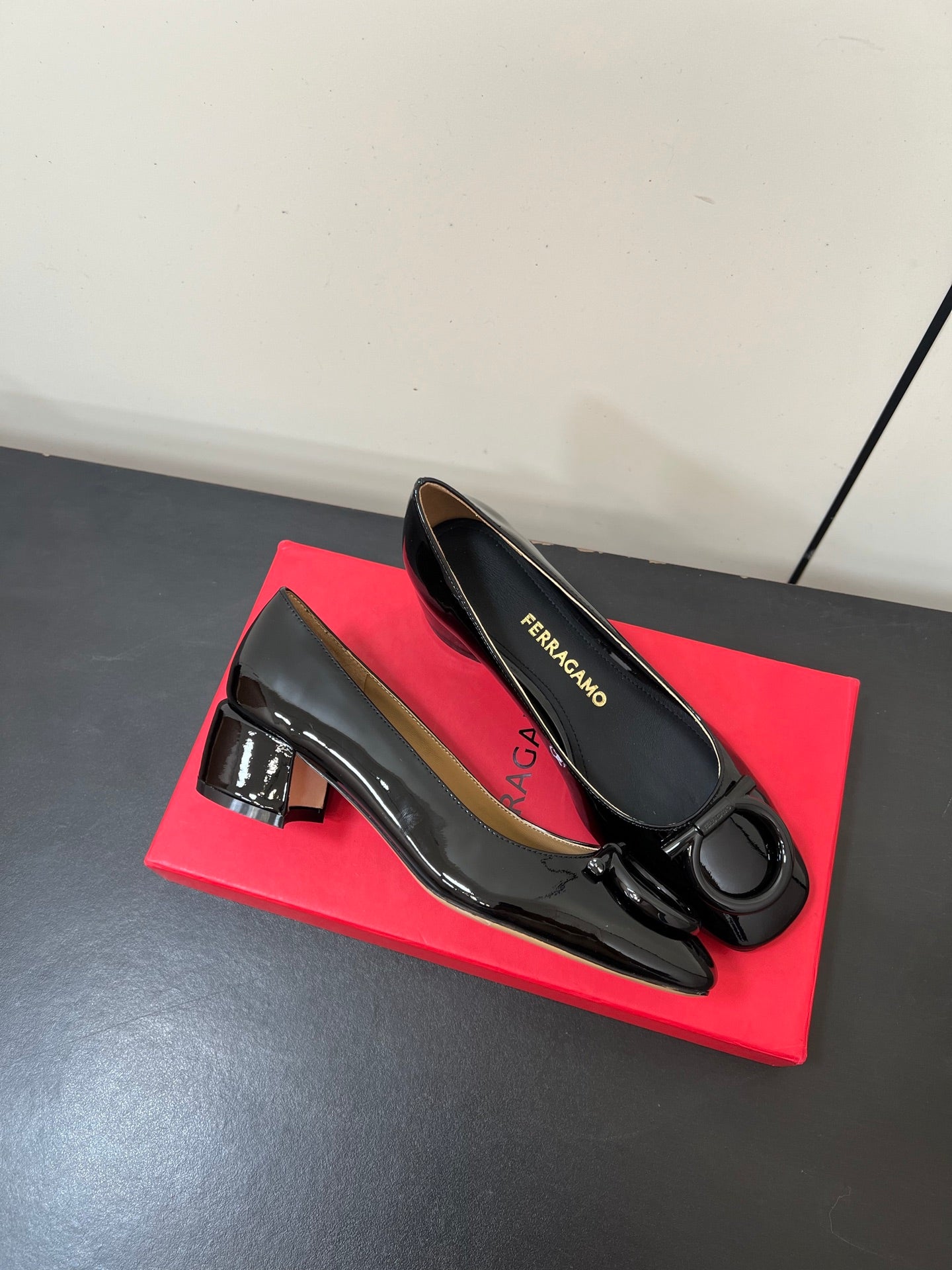 Ferragamo Maxi Gancini Pump Black Patent Leather 619032