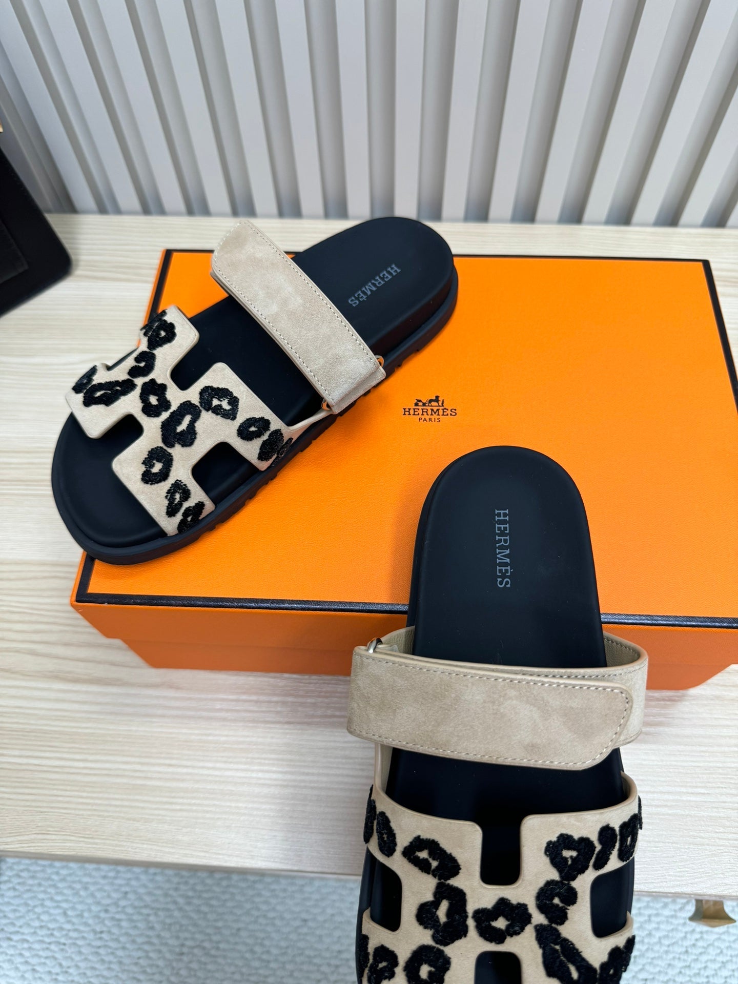 HM Chypre Sandal Black Taupe Suede Wool Leather 618575