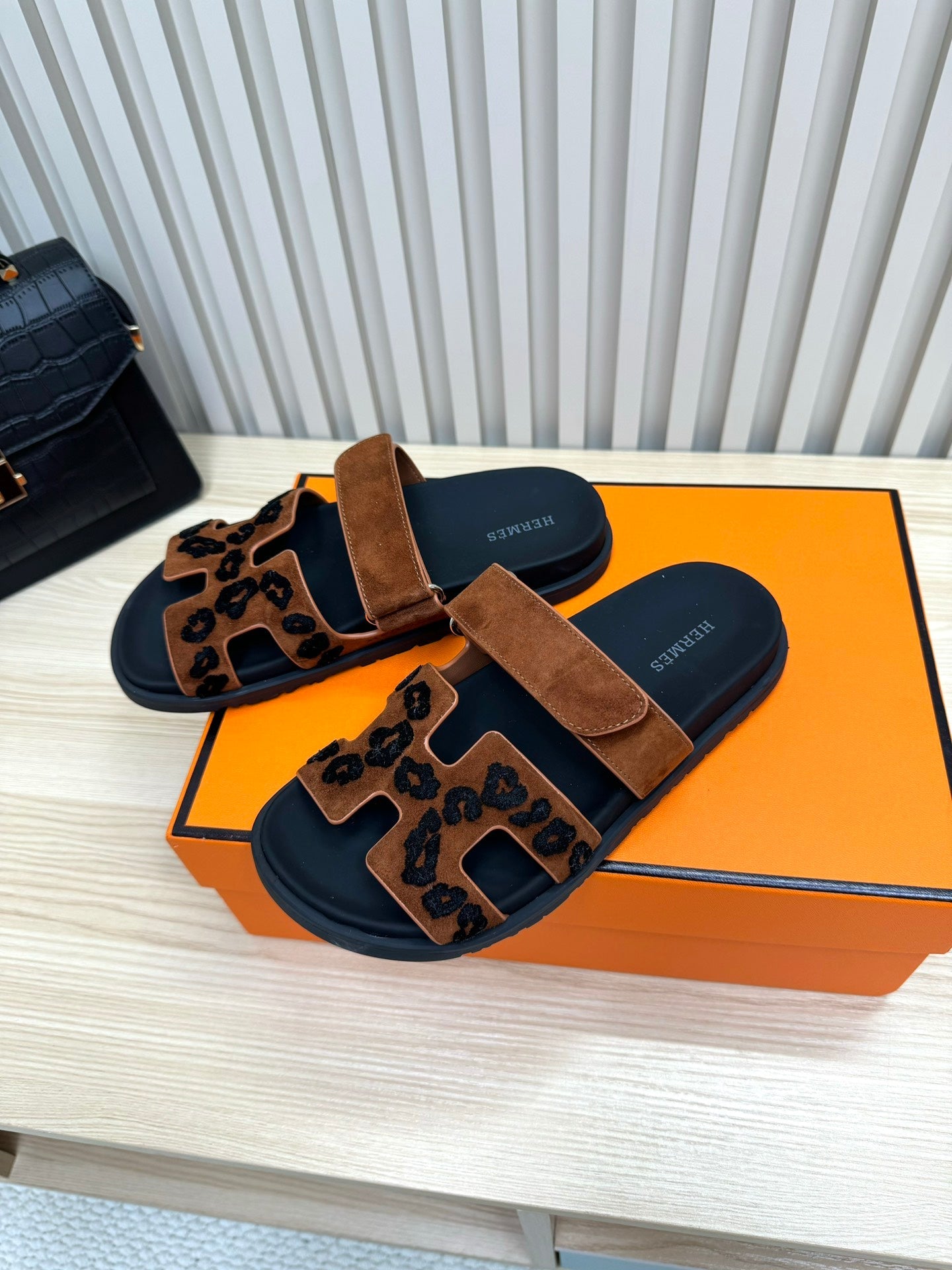 HM Chypre Sandal Brown Suede Wool Leather 618577