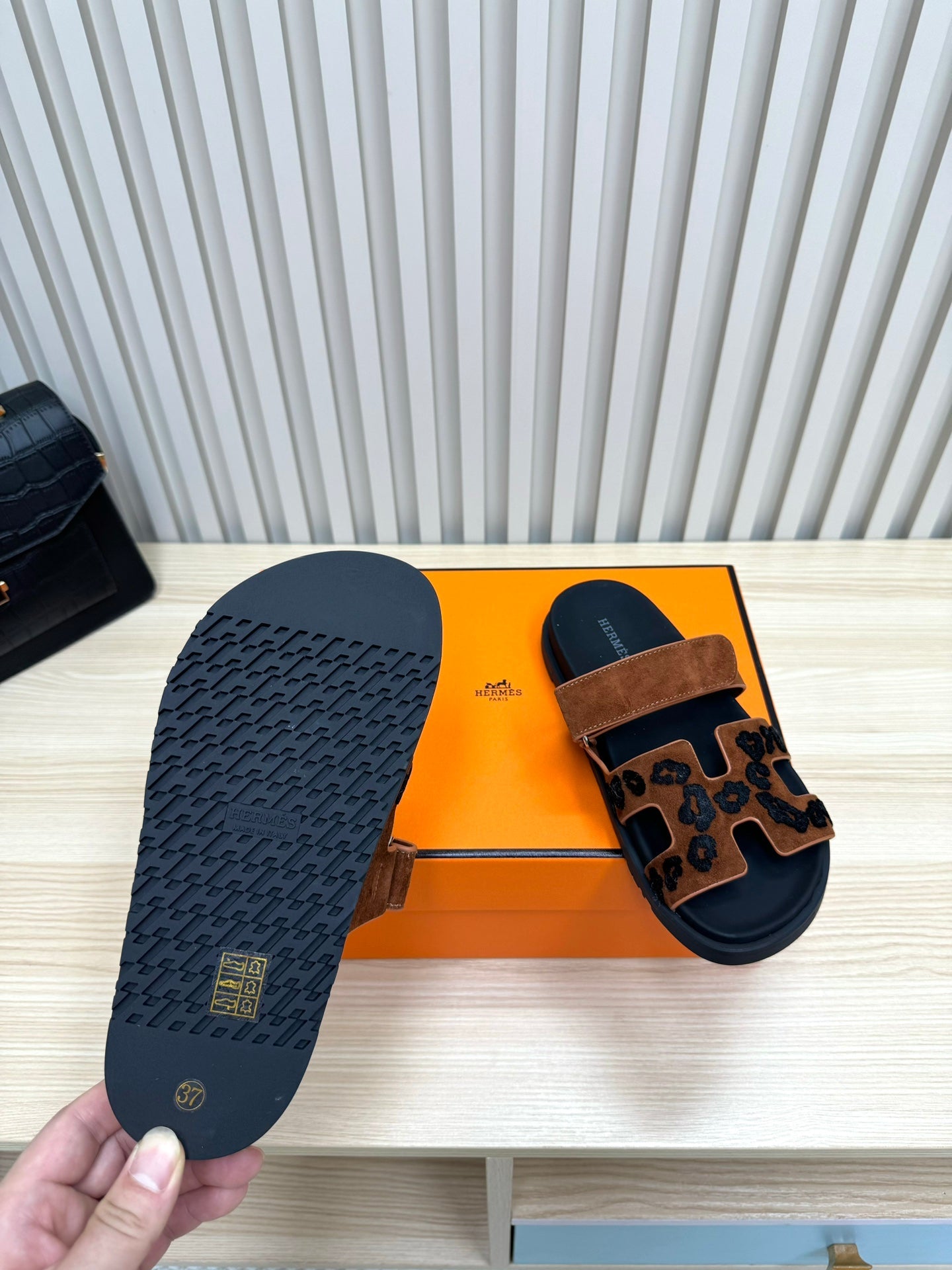 HM Chypre Sandal Brown Suede Wool Leather 618577