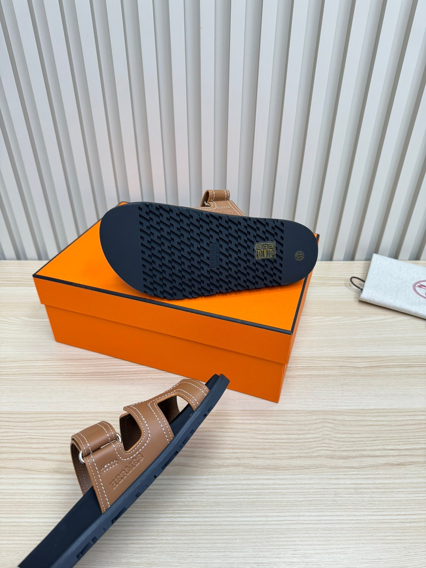 HM Chypre Sandal Hemming Brown Black Cowhide 618588