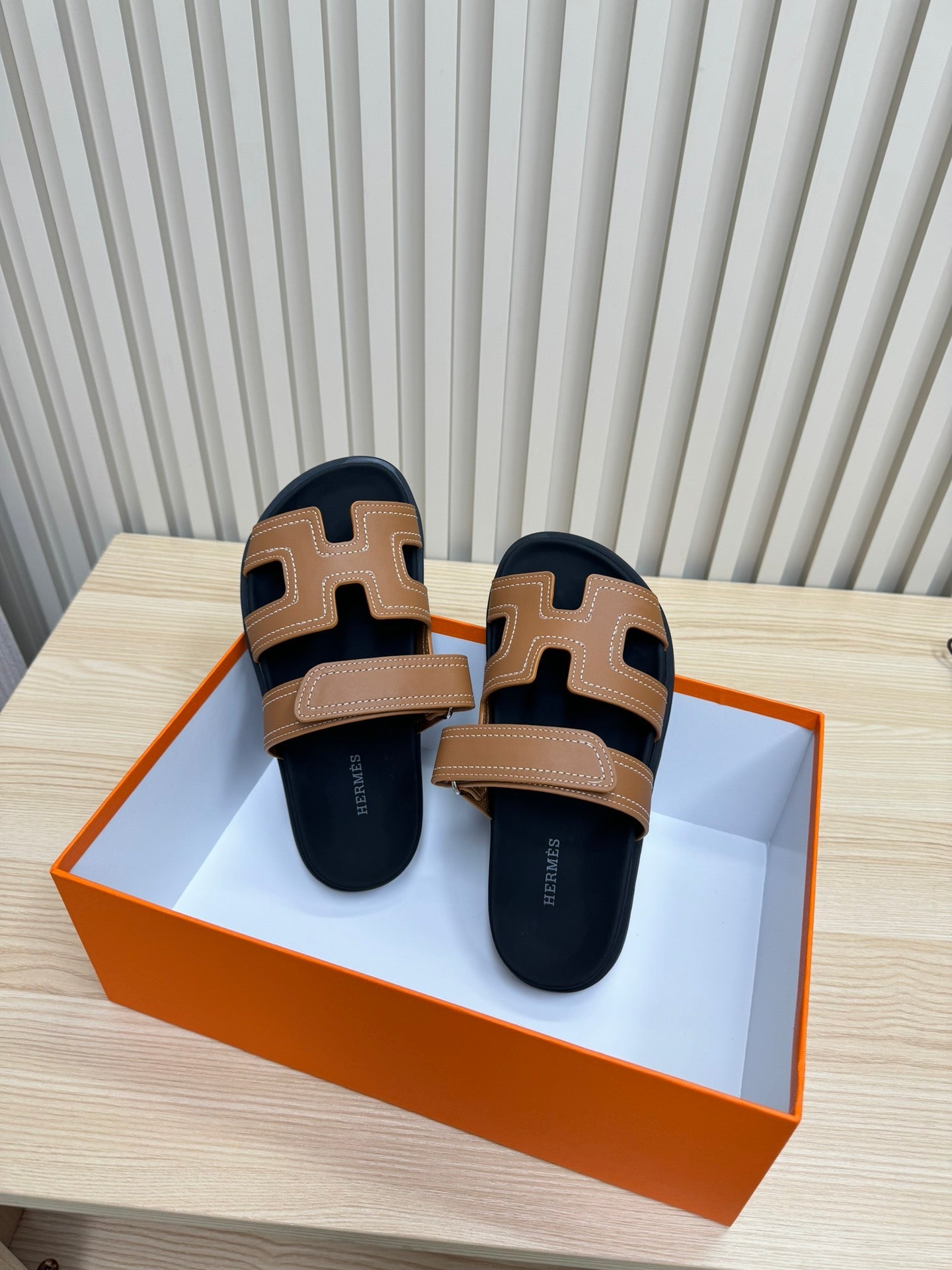 HM Chypre Sandal Hemming Brown Black Cowhide 618588