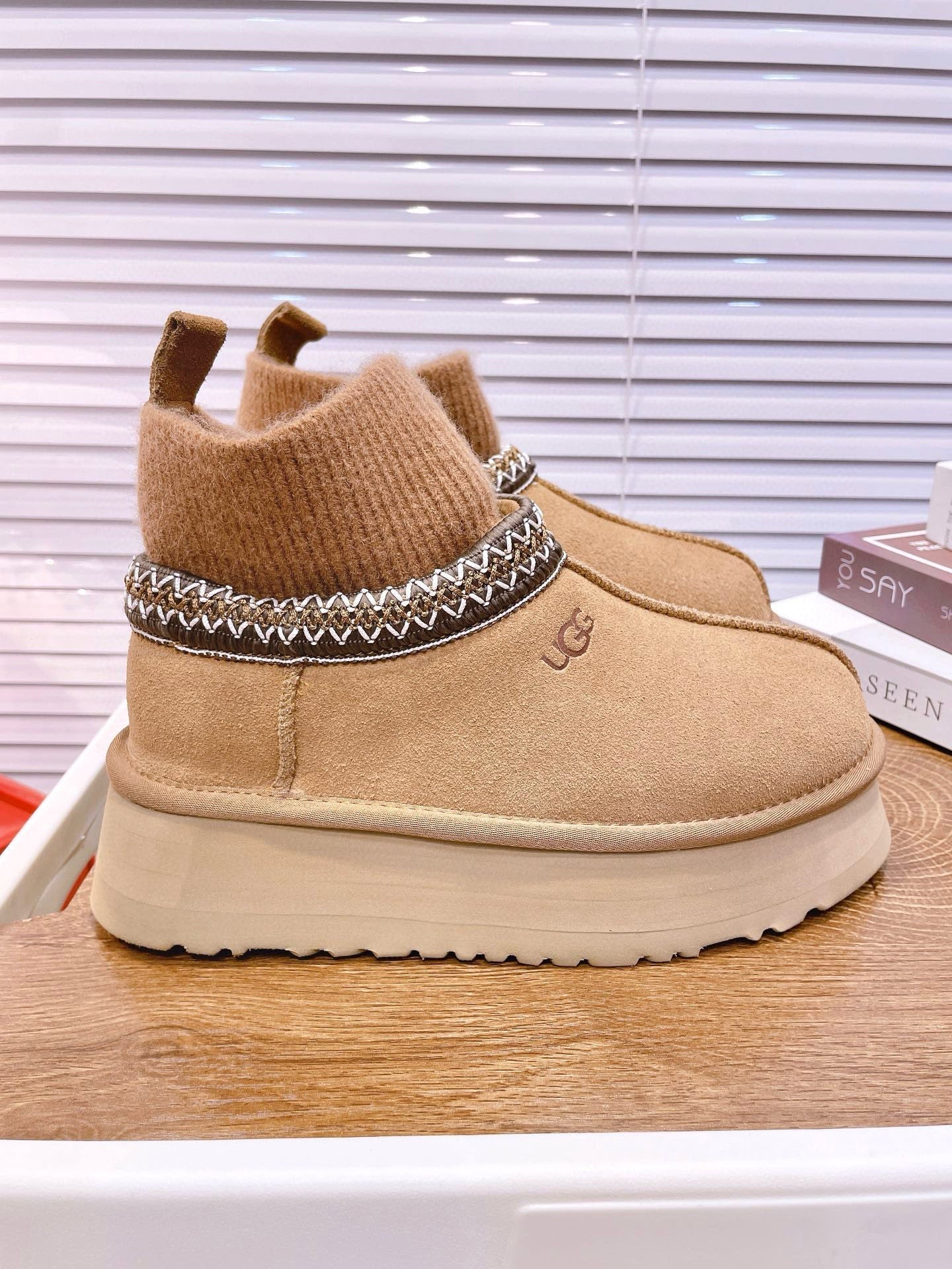 UGG Tazz Platform Boots Light Brown Frabic Suede 512867