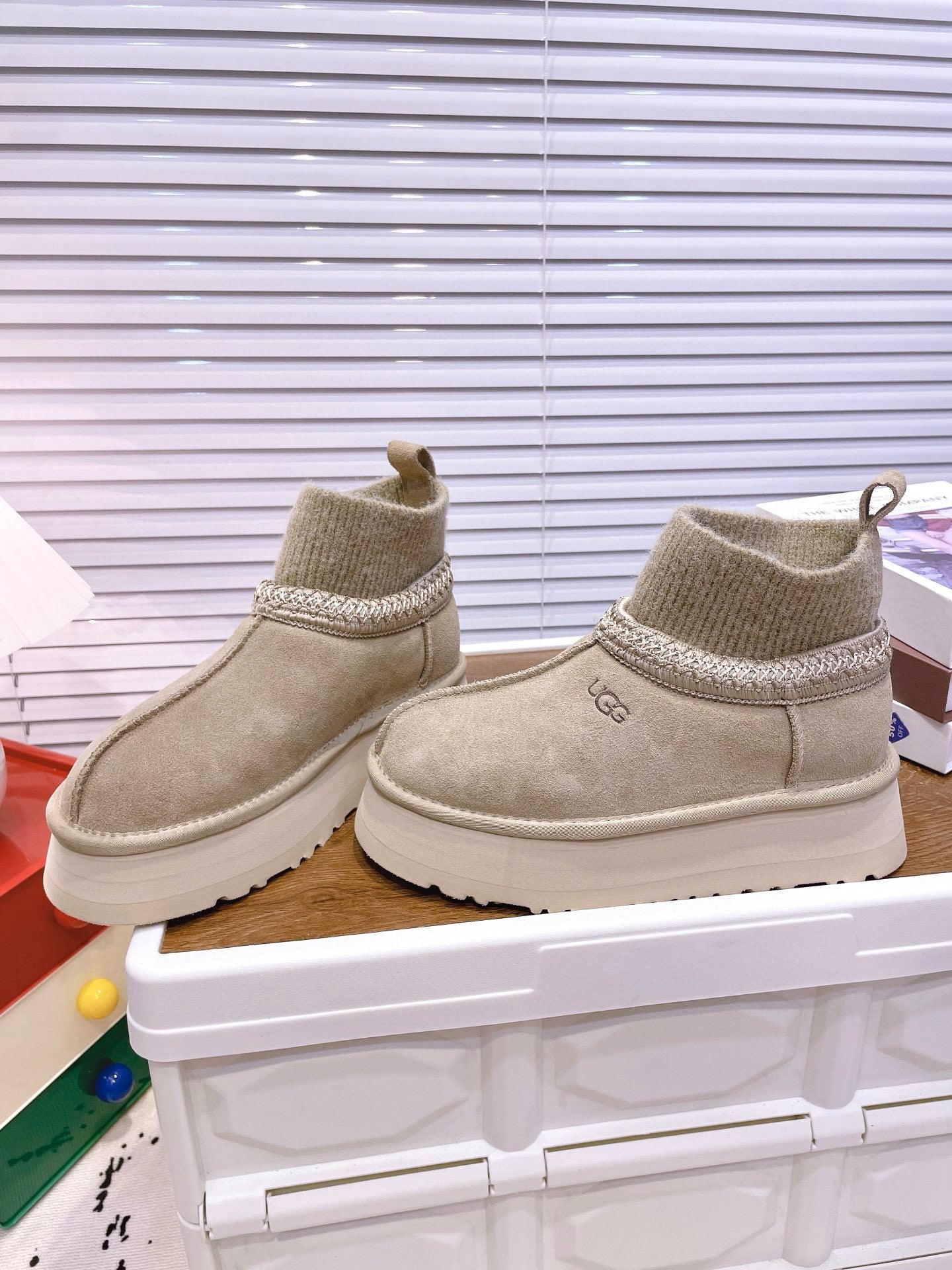 UGG Tazz Platform Boots Light Grey Frabic Suede 512866