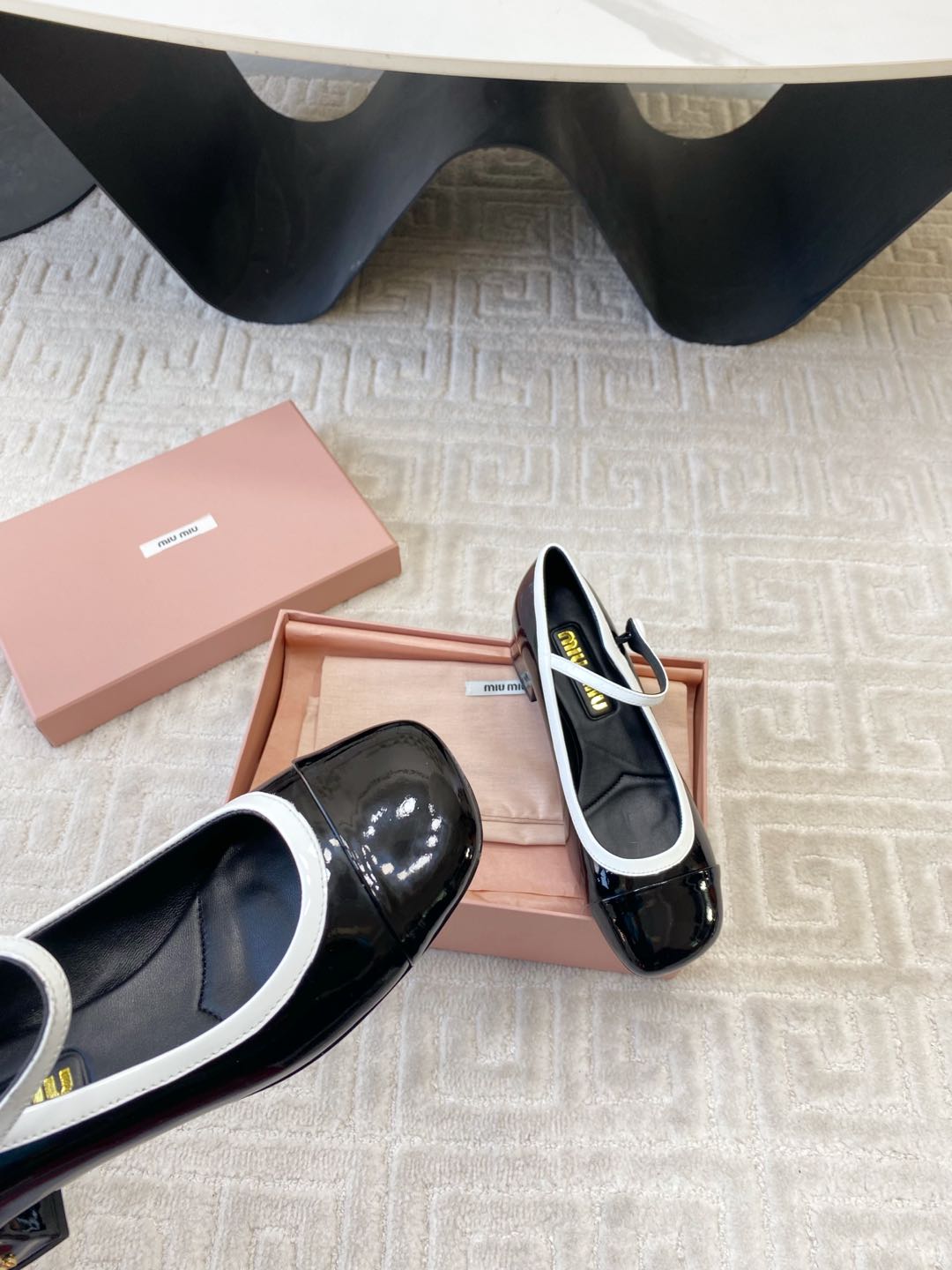 Miu Mary Jane Pumps In Black Glossy Sheepskin