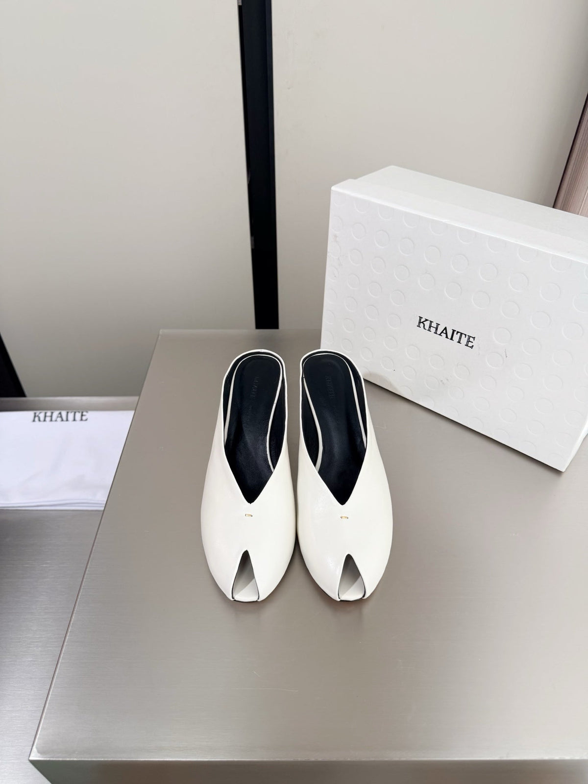 Khaite 26s Cloak Mules 7.5cm Leather 909449
