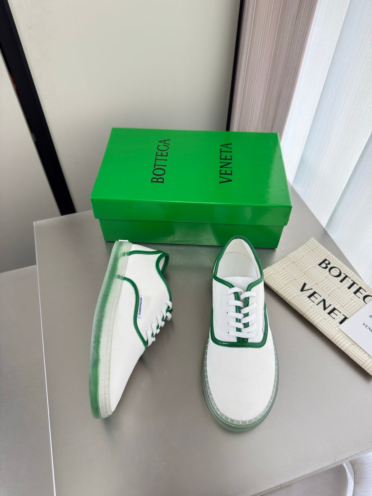 BV 26s Sneakers White Green Leather 194233