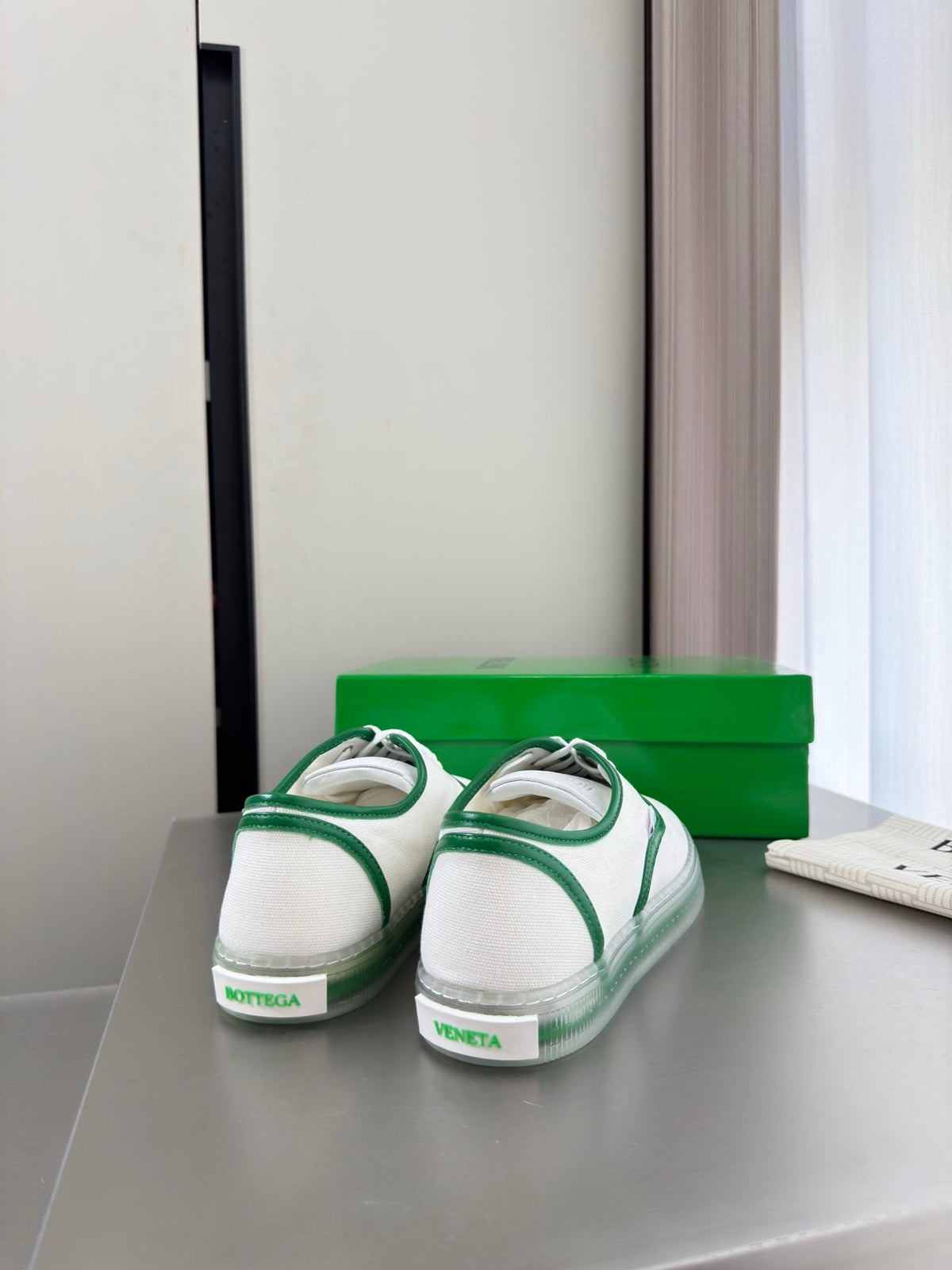 BV 26s Sneakers White Green Leather 194233