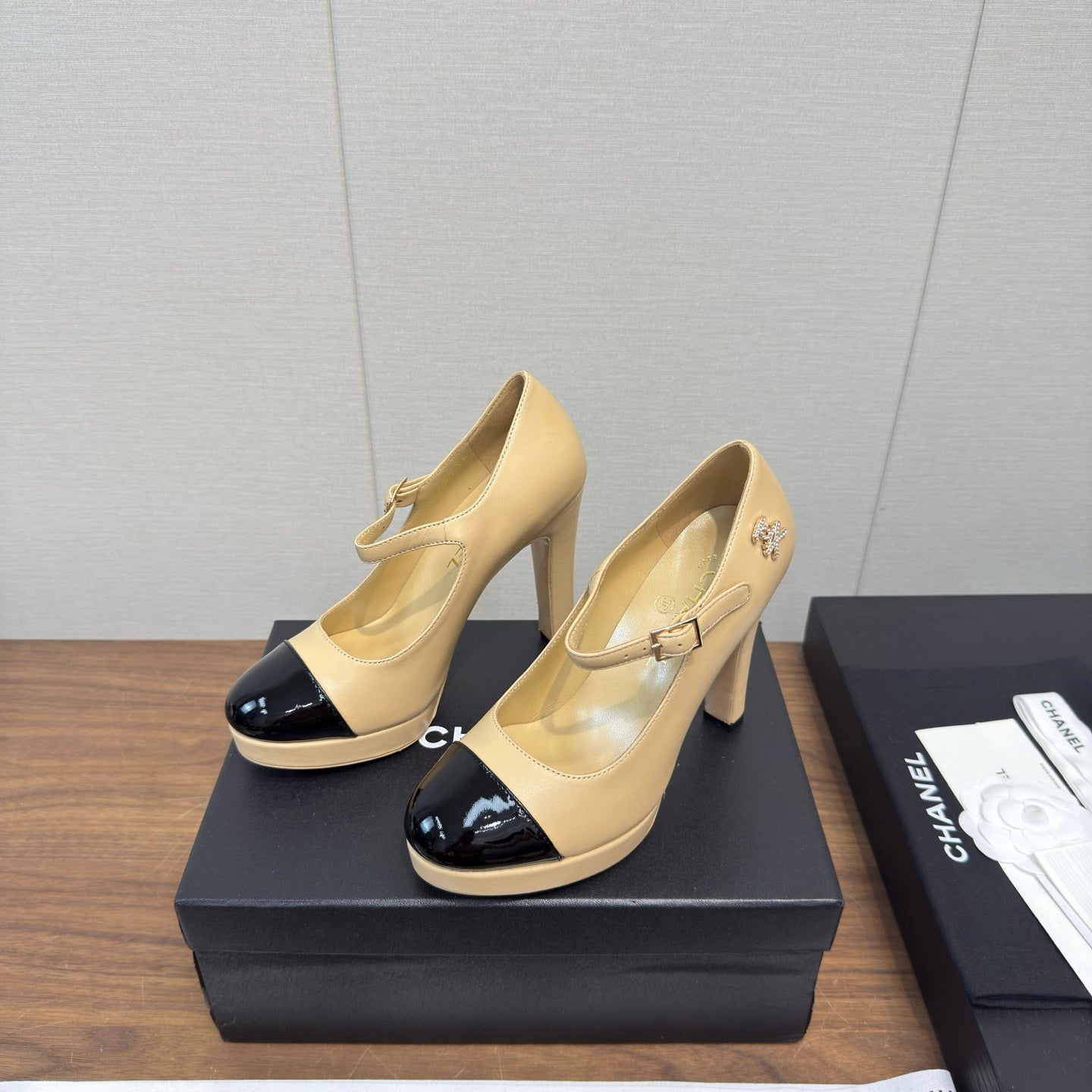 Chanel 25 High Heel Pump Beige Black Sheepskin 465593