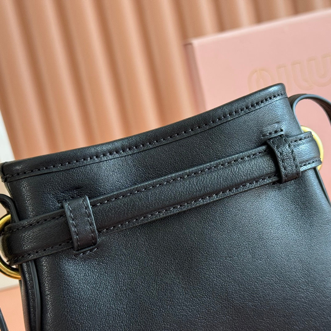 Miu 5NR461 Pouch Black Cowhide 285383