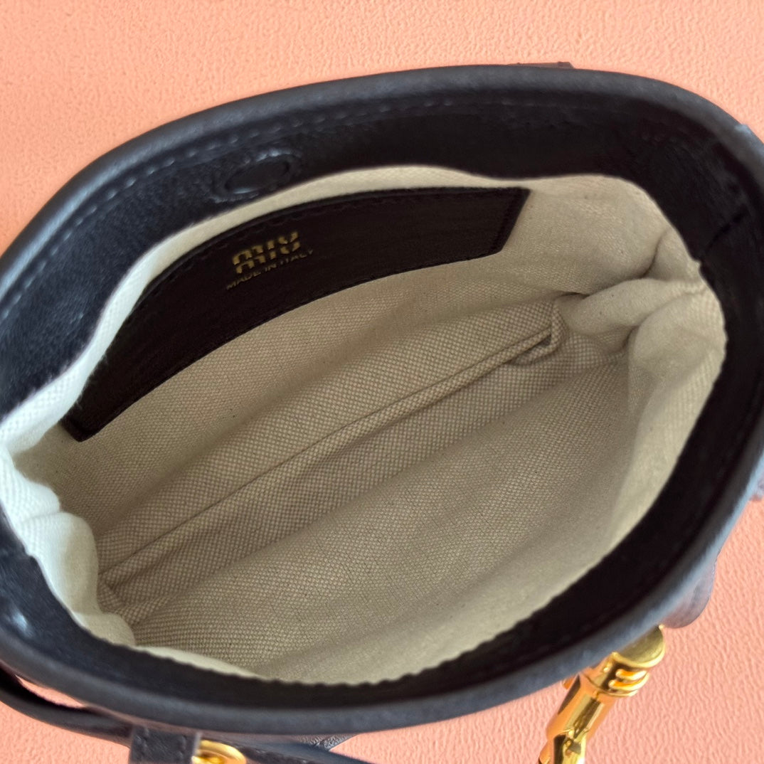 Miu 5NR461 Pouch Black Cowhide 285383