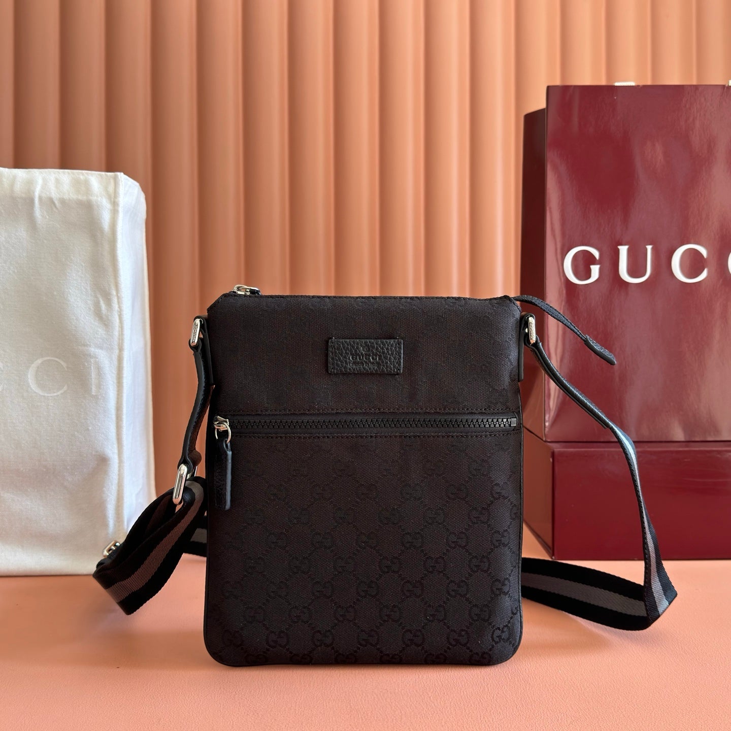 GG Messenger Bag Black GG Supreme Canvas 280979