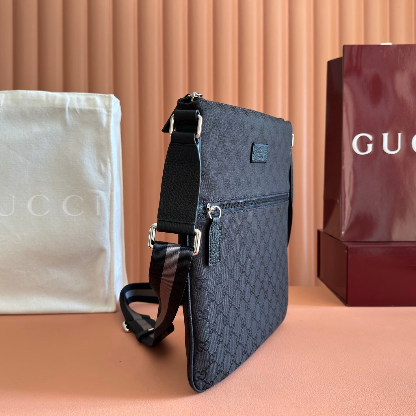 GG Messenger Bag Black GG Supreme Canvas 280980