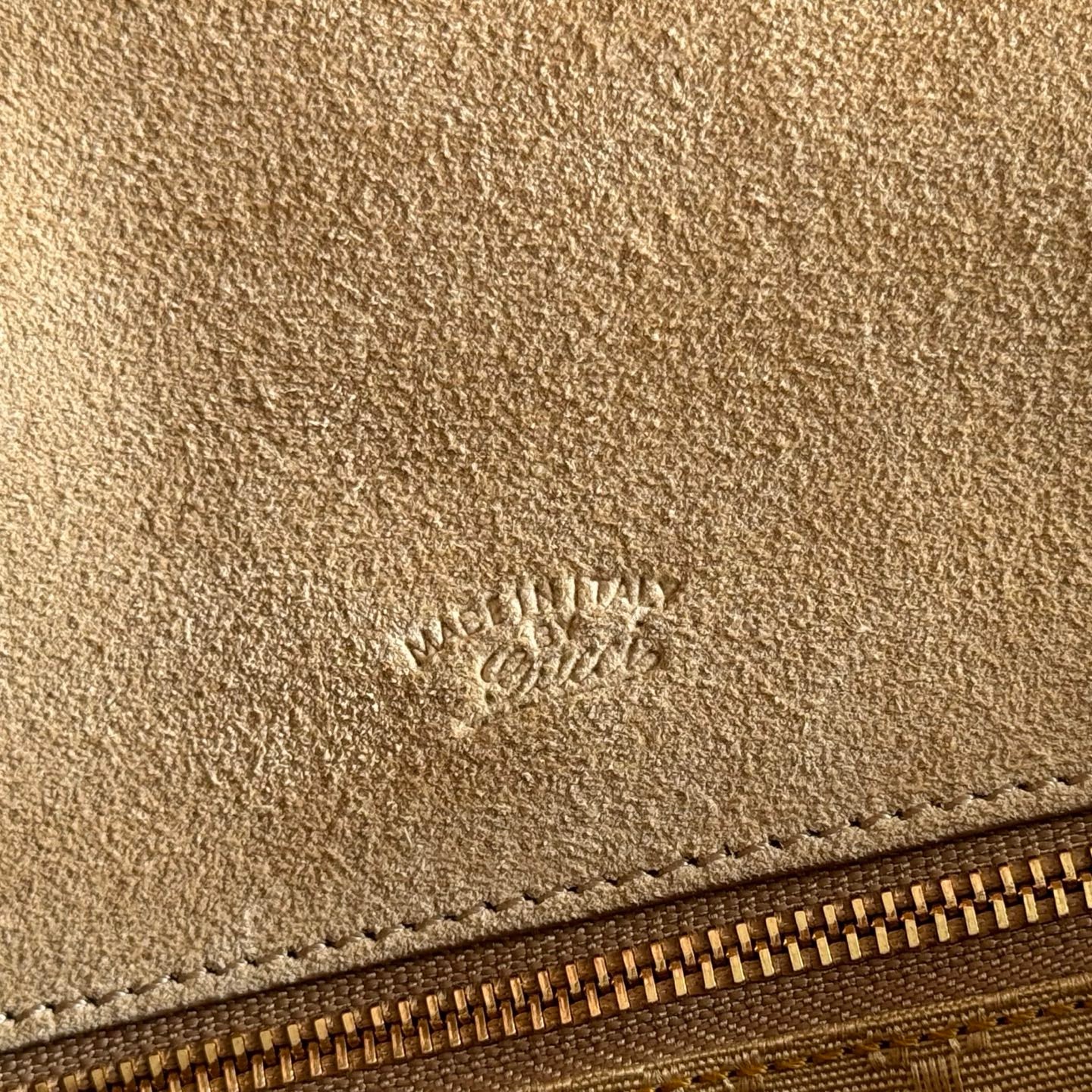 GG Paparazzo Large Top Handle Bag Beige Suede 292570