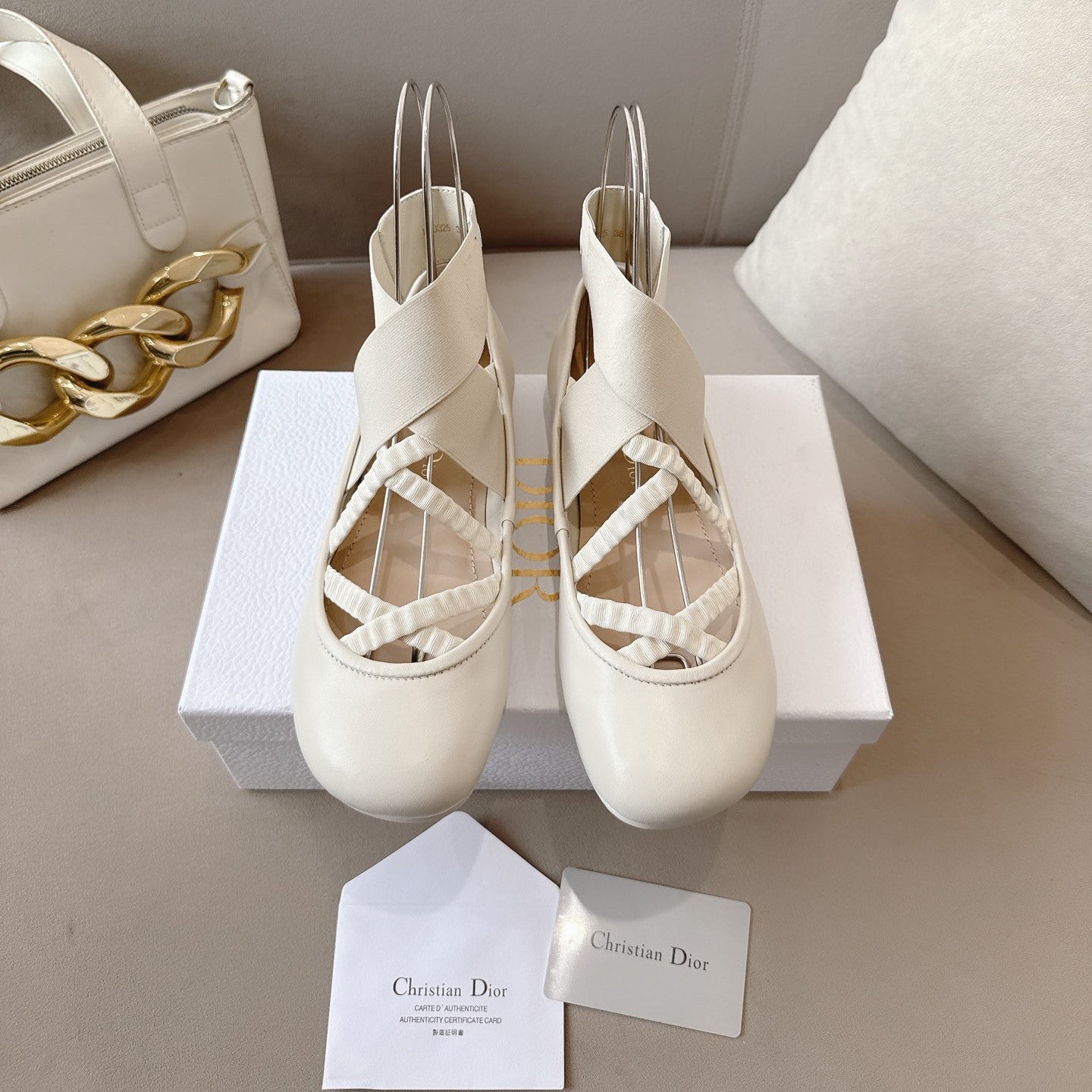 CD 26s Shade Ballet Flats Cream Satin 939598