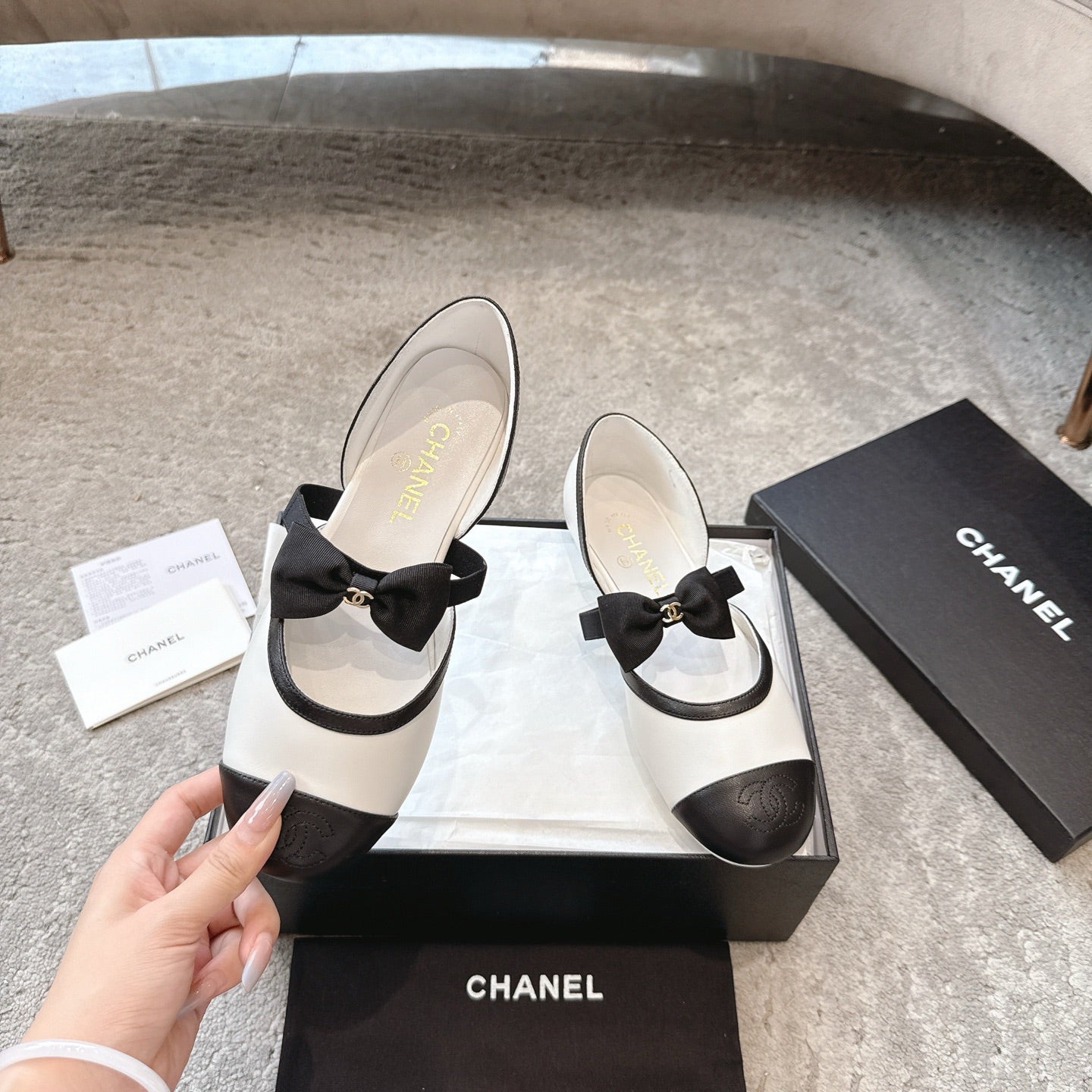 CC  25b Fall-Winter Mary Janes 15mm White Black Calfskin & Sheepskin 415776