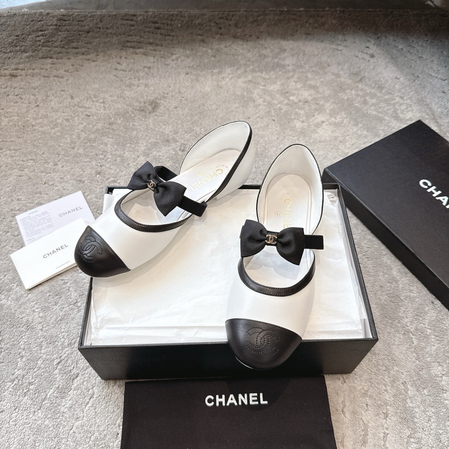 CC  25b Fall-Winter Mary Janes 15mm White Black Calfskin & Sheepskin 415776