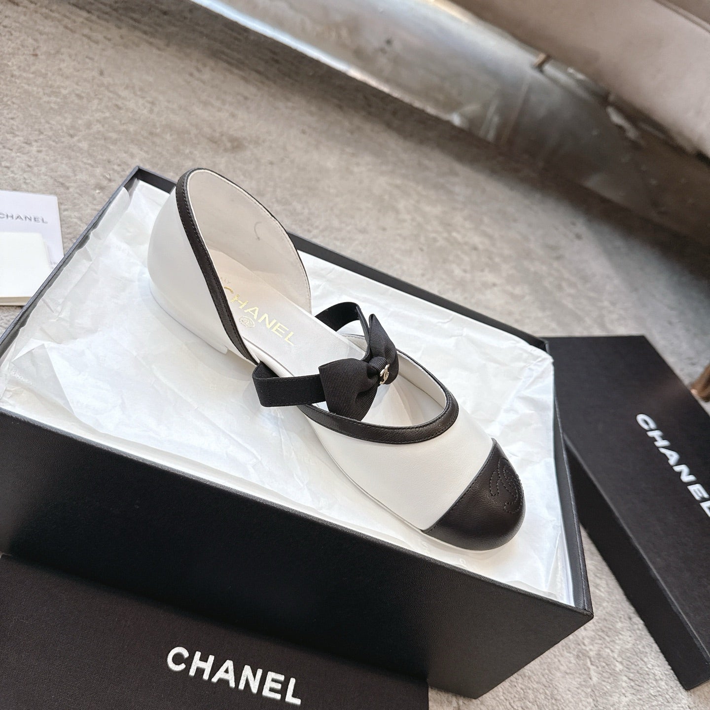 CC  25b Fall-Winter Mary Janes 15mm White Black Calfskin & Sheepskin 415776