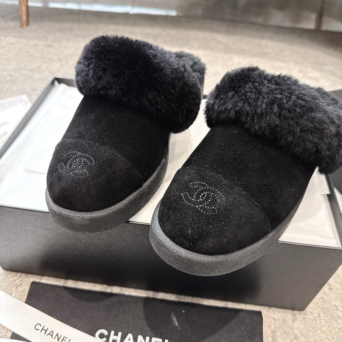 CC 25K Snow Mule 30mm Black Wool Suede 527622
