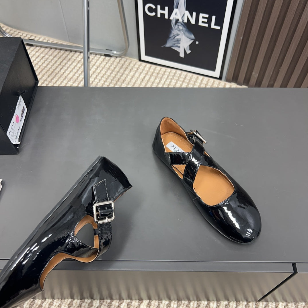 Alaila Criss Cross Ballet Flats In Black Glossy Calfskin 996027