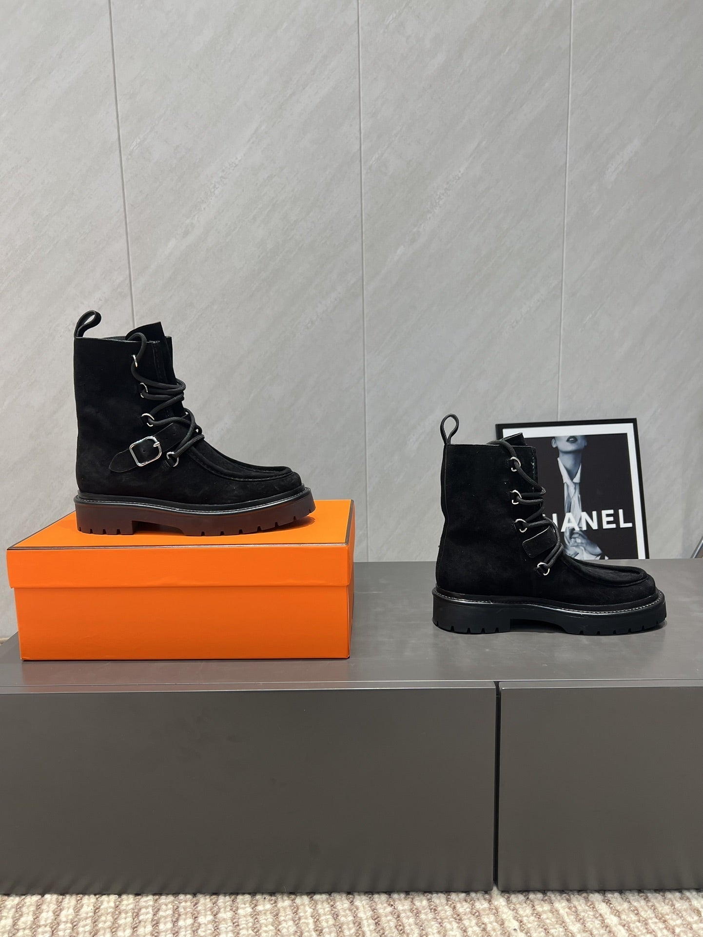 HM 25s Tobacco Boots 30mm Black Suede 442556