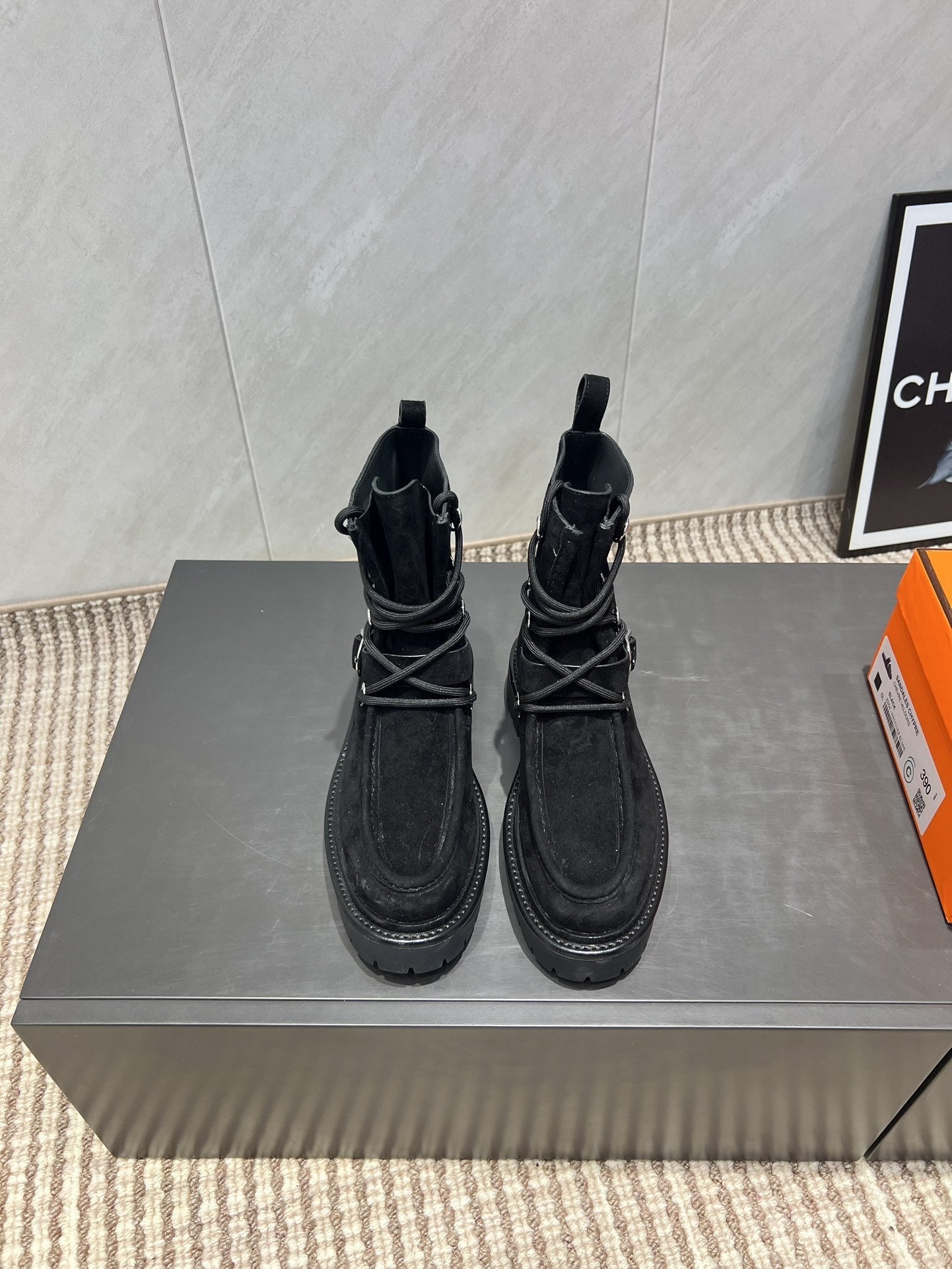 HM 25s Tobacco Boots 30mm Black Suede 442556