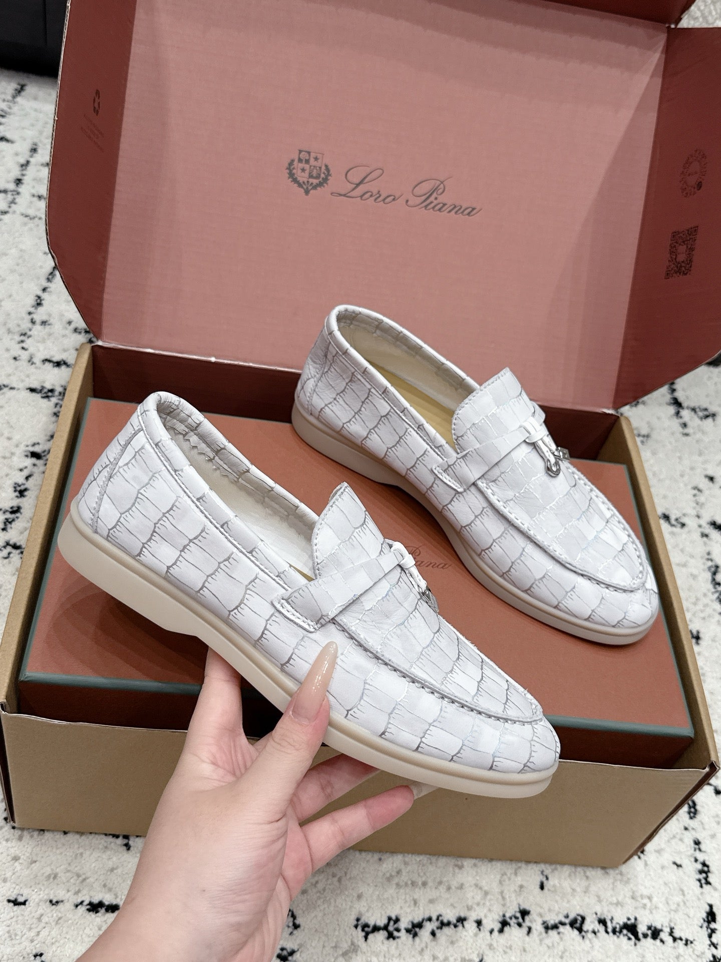 LP Summer Charms Walk Loafers Light Grey Alligator Leather 923398