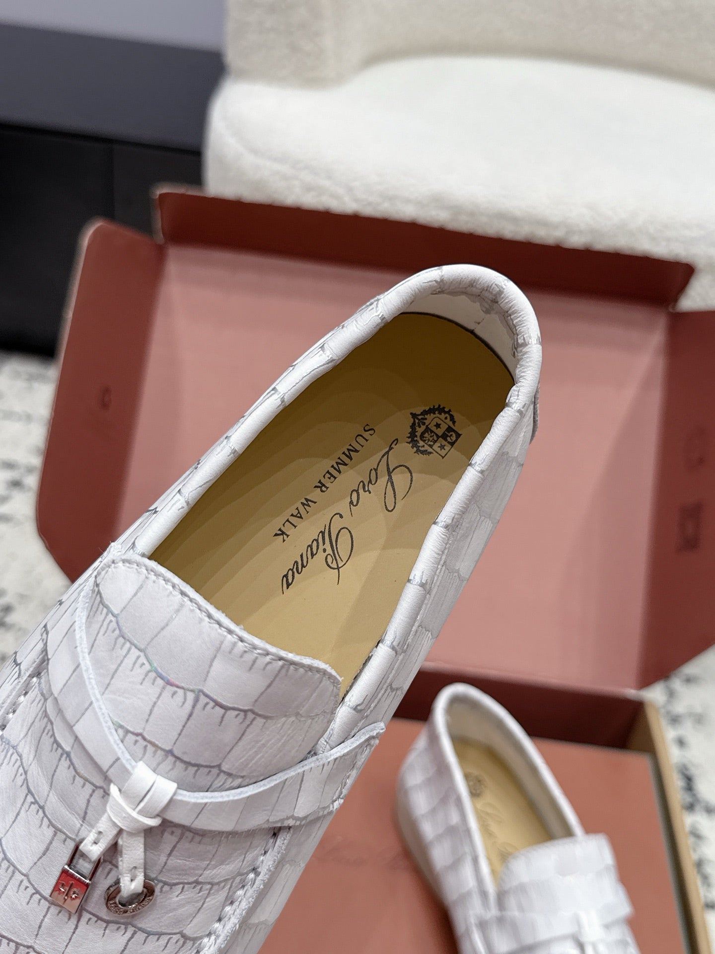 LP Summer Charms Walk Loafers Light Grey Alligator Leather 923398