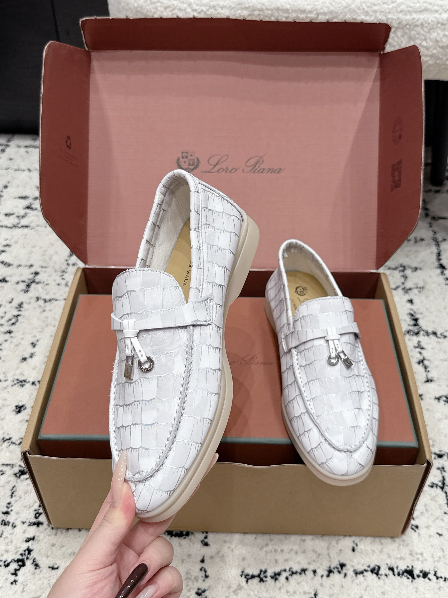 LP Summer Charms Walk Loafers Light Grey Alligator Leather 923398