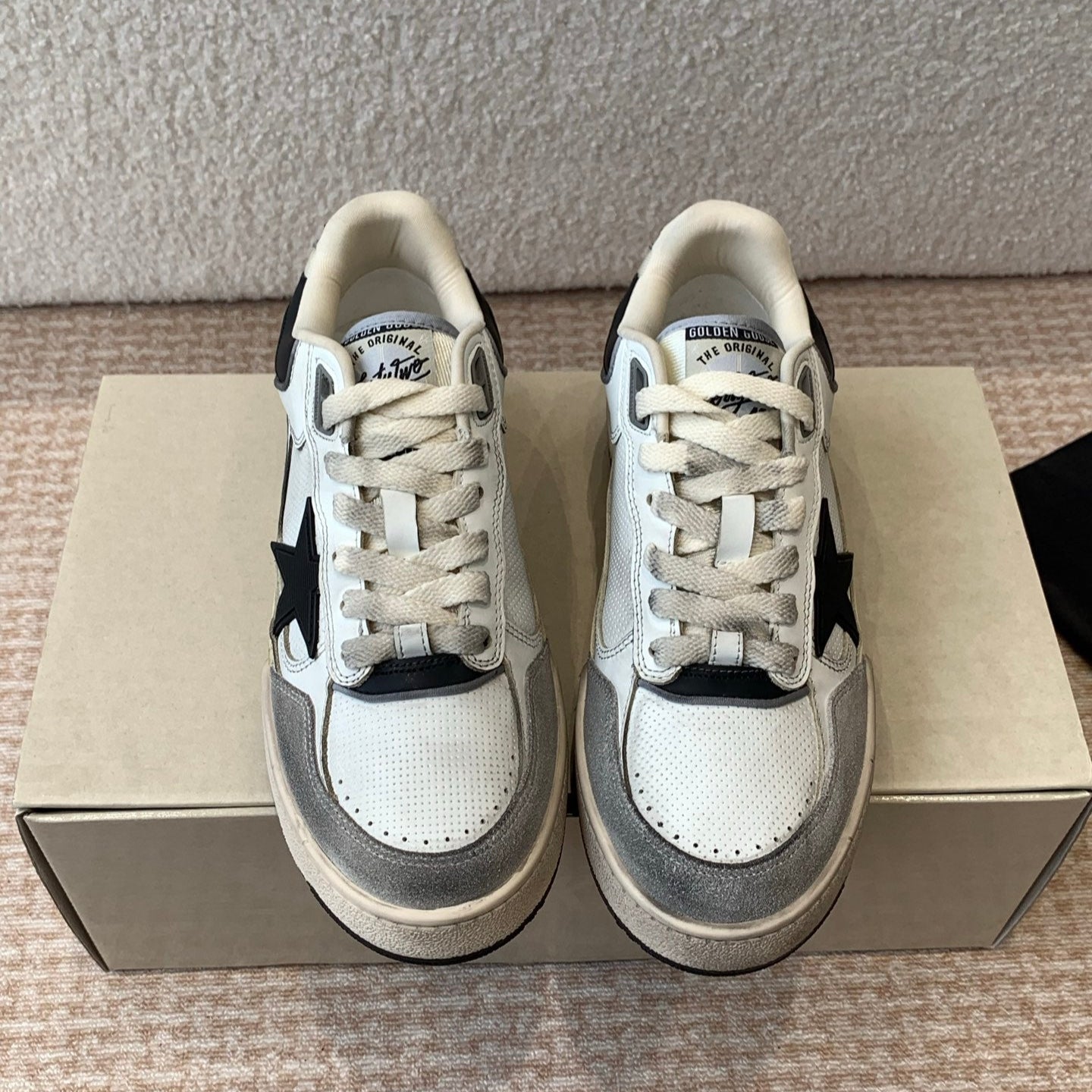 FORTY2 SNEAKERS WITH BLACK STAR WHITE CALFSKIN AND GREY SUEDE UPPER