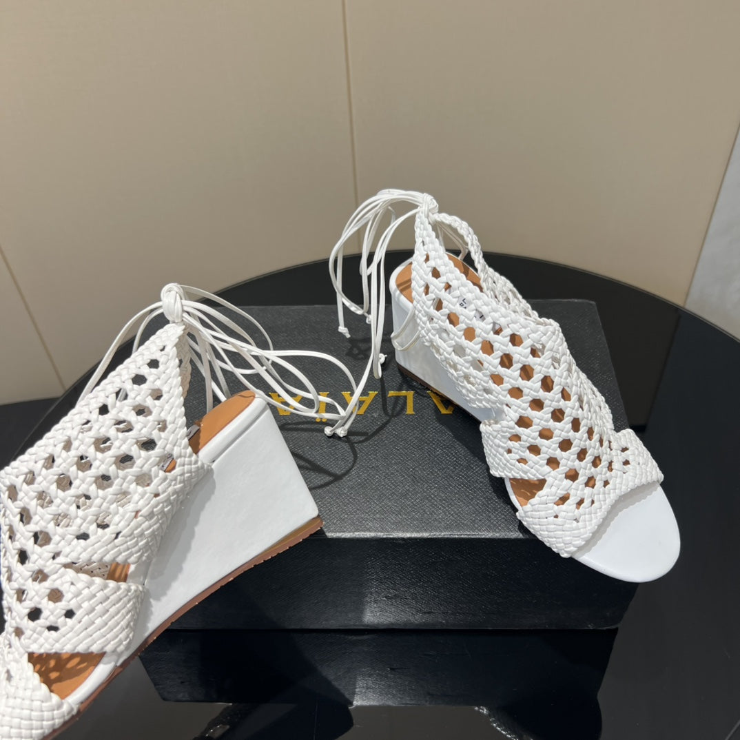 Alaia 25 Round-toe Braided Wedge Sandals 75mm White Woven Leather 433566