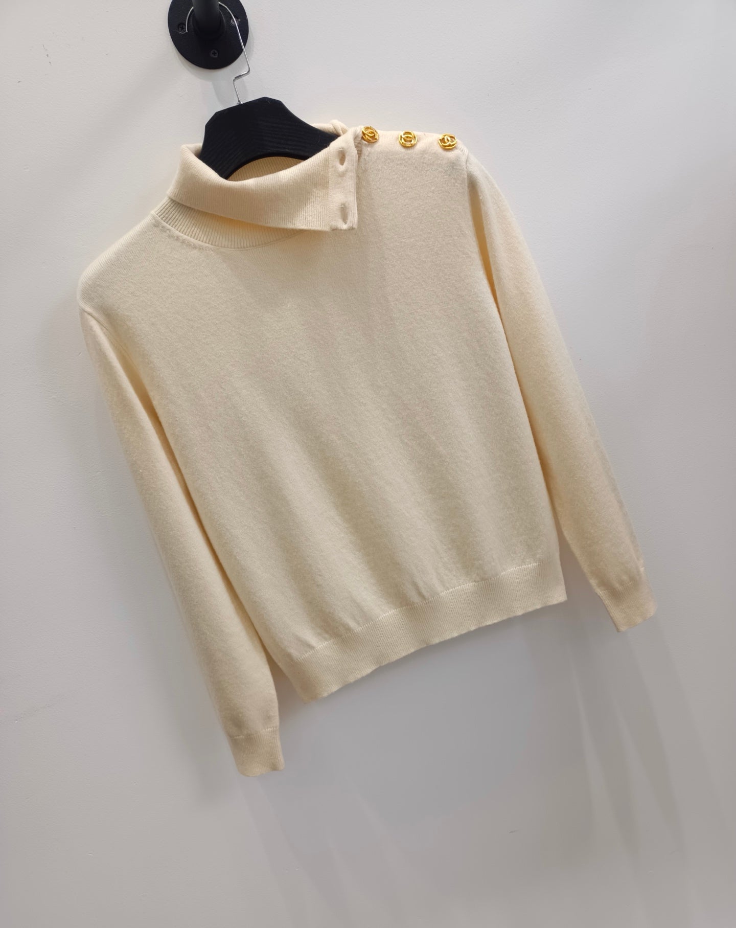 CC 26s Turtleneck Sweater With Shoulder Buttons Ivory Wool 423125