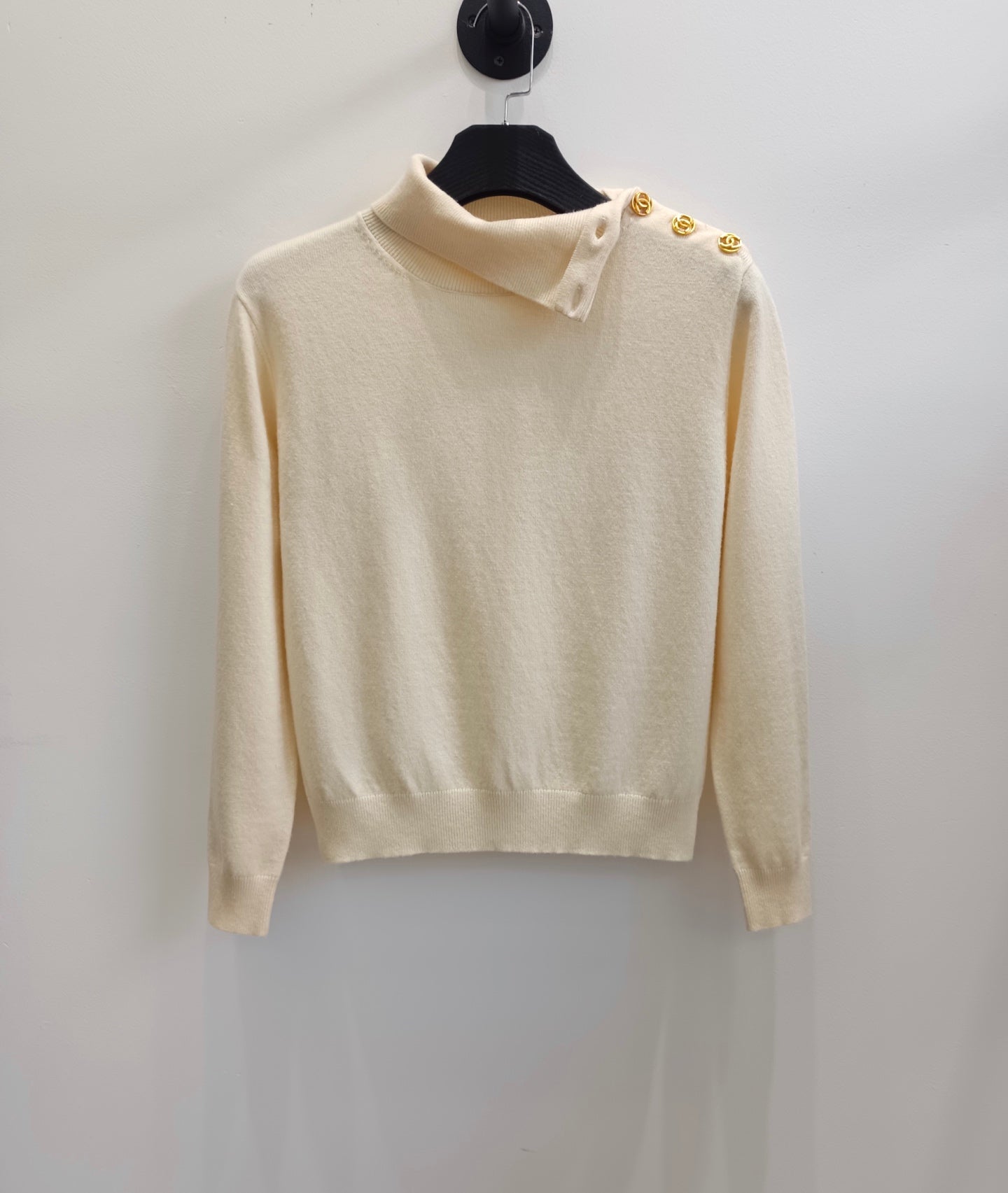 CC 26s Turtleneck Sweater With Shoulder Buttons Ivory Wool 423125
