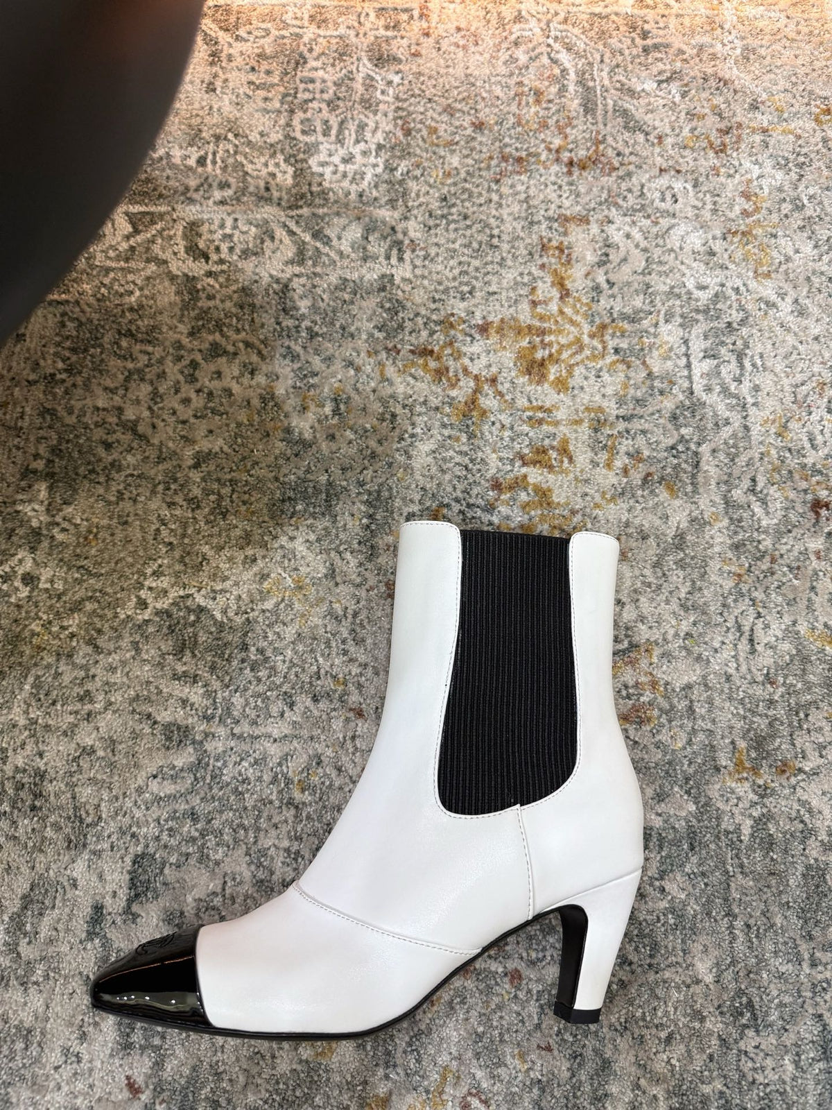 Chanel 26s Patent Cap Toe Chelsea Ankle Boots 7cm White Black 154684