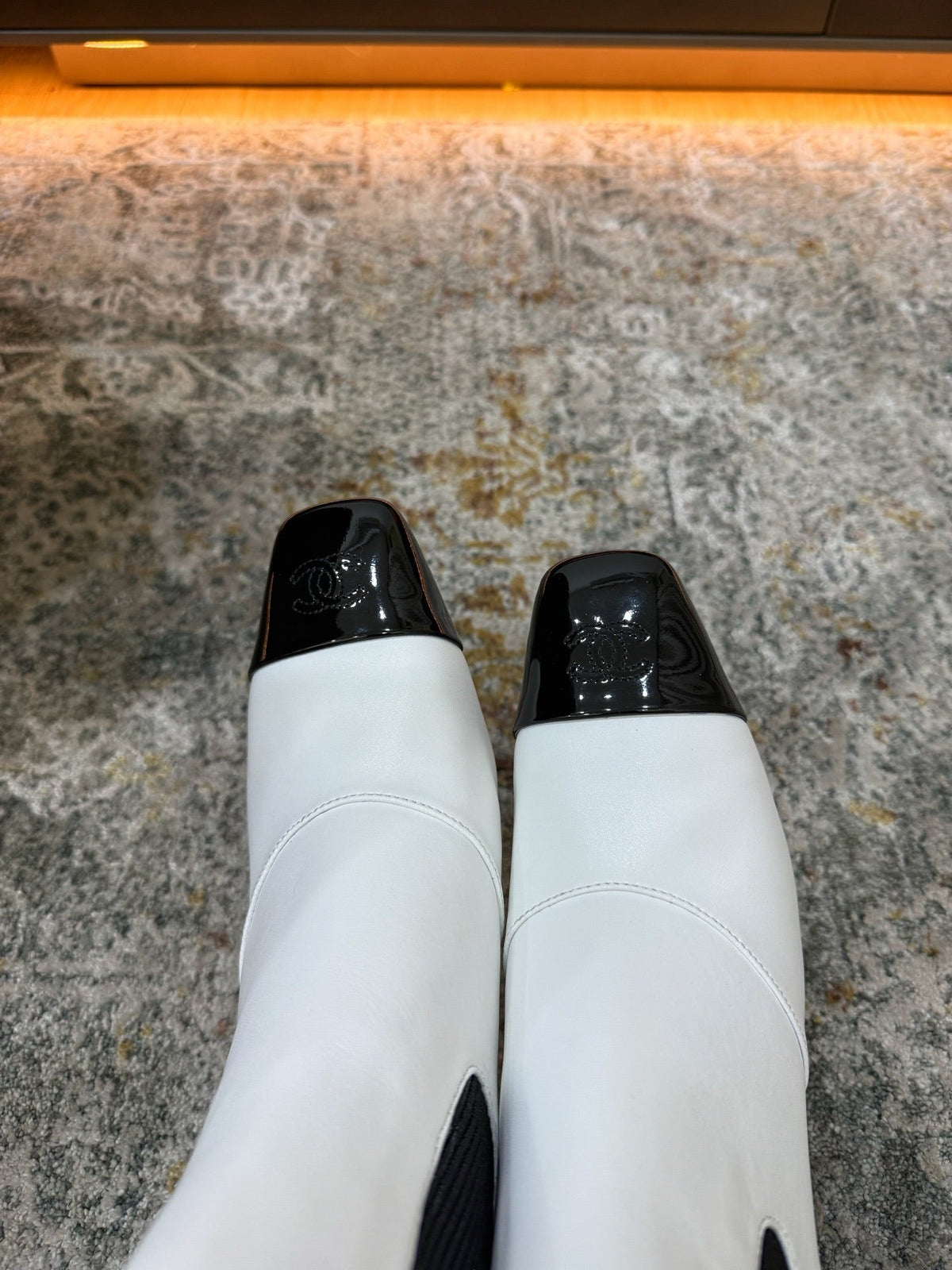 Chanel 26s Patent Cap Toe Chelsea Ankle Boots 7cm White Black 154684