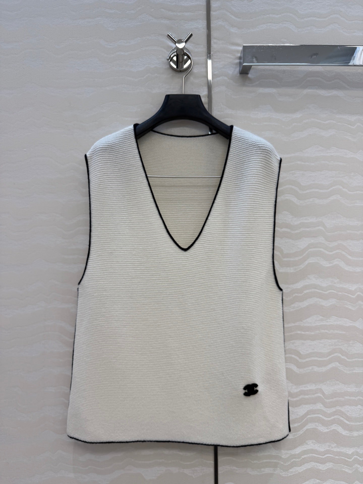 CC V-Neck Vest Ivory Wool 373511