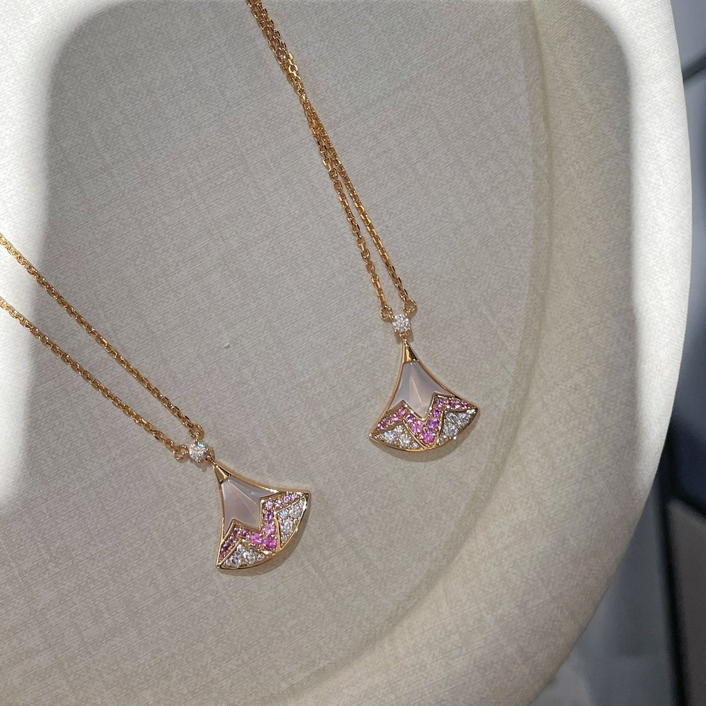 Divas’ Dream 25th Necklace Pink Gold