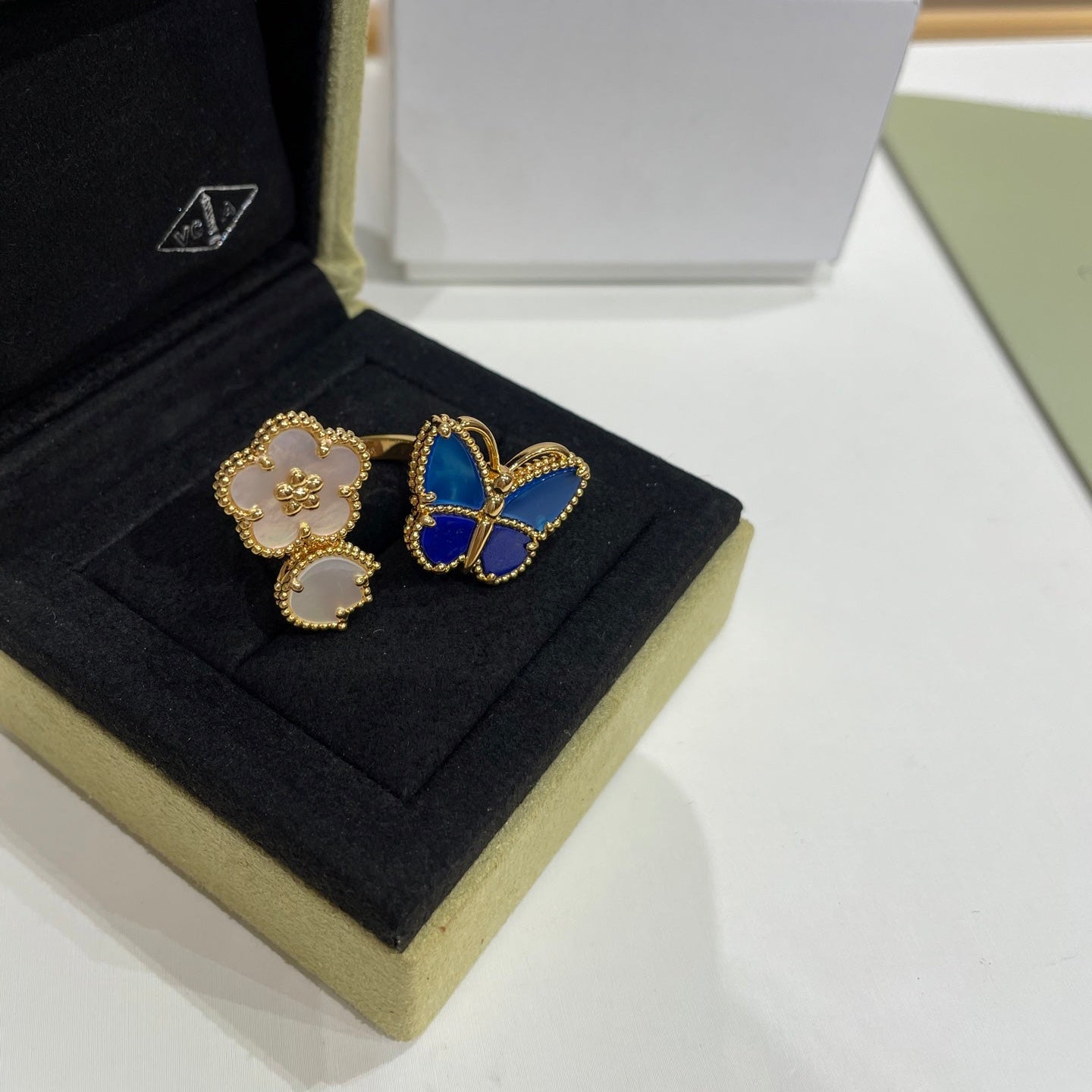 VCA Lucky Spring Gold Ring
